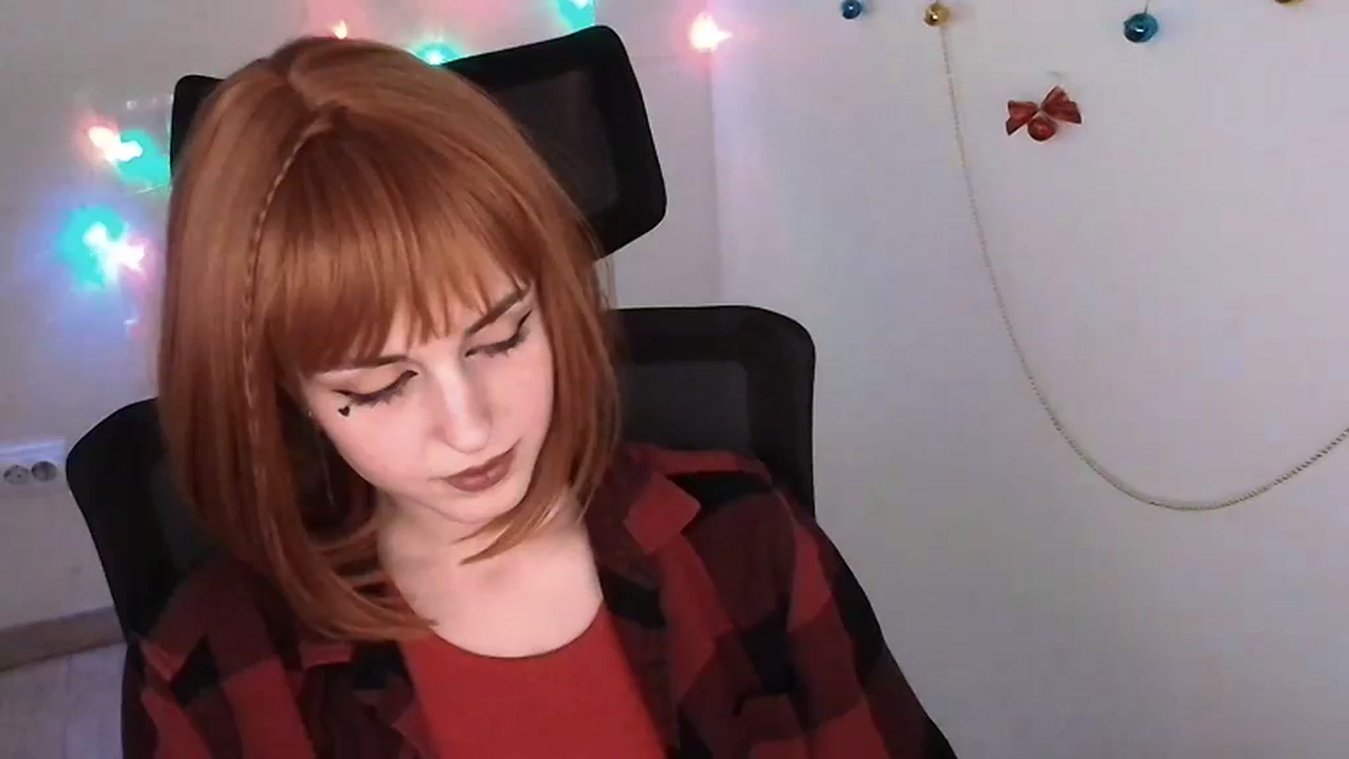 Gallery image thumbnail from Lurenn's myfreecams stream on, 12/23/2023, 16:17 image 17 of 20
