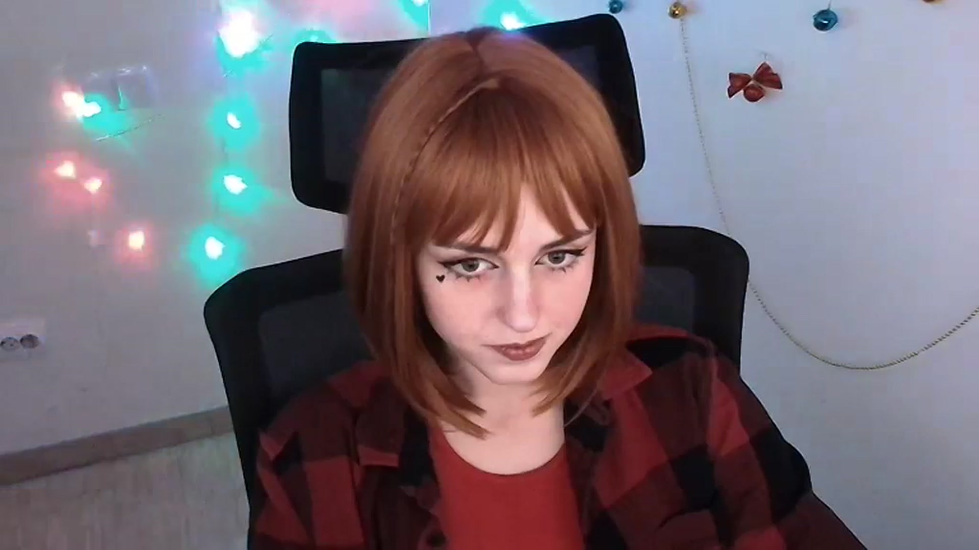 Gallery image thumbnail from Lurenn's myfreecams stream on, 12/23/2023, 16:17 image 6 of 20