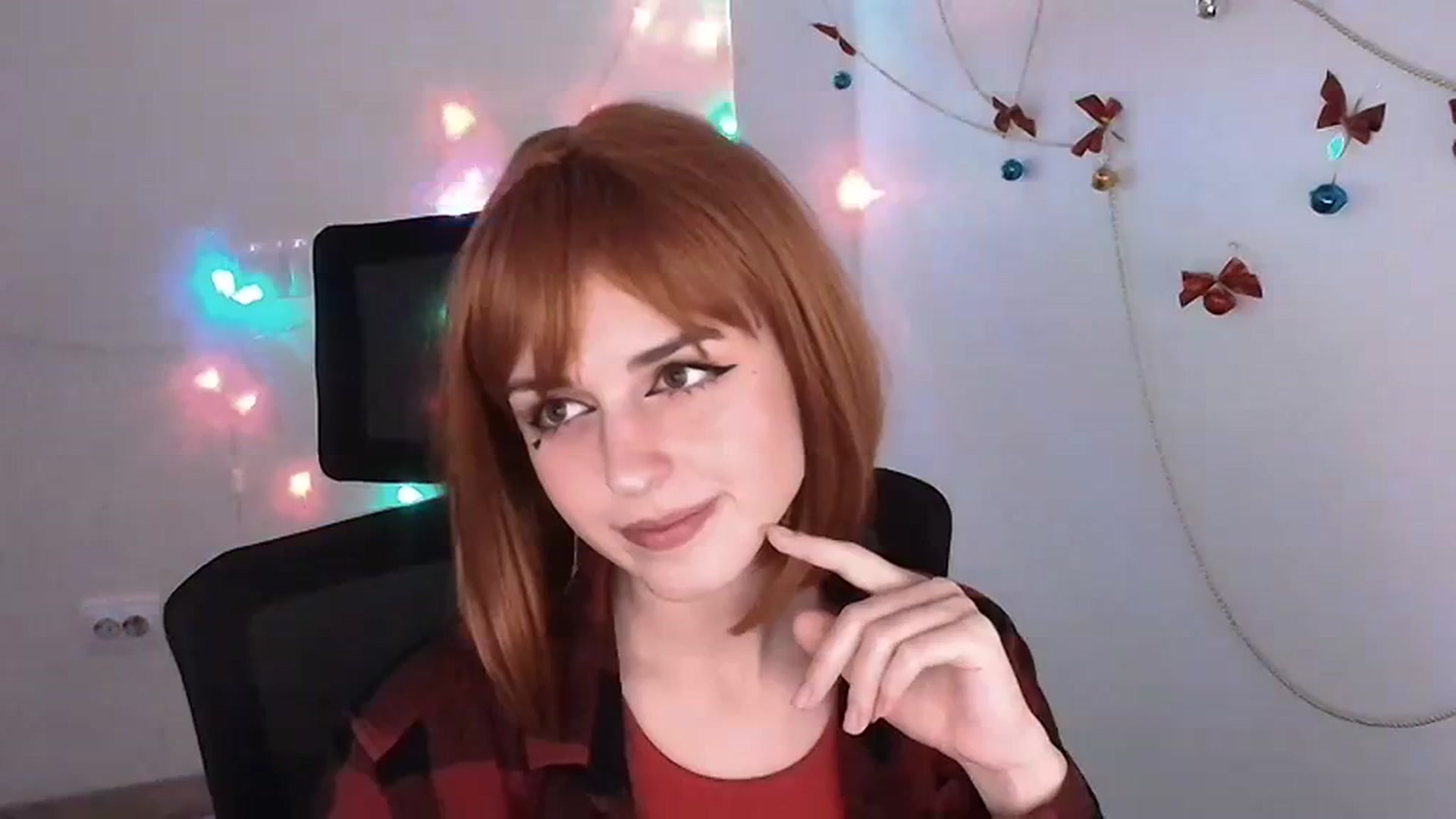 Gallery image thumbnail from Lurenn's myfreecams stream on, 12/23/2023, 18:14 image 19 of 20