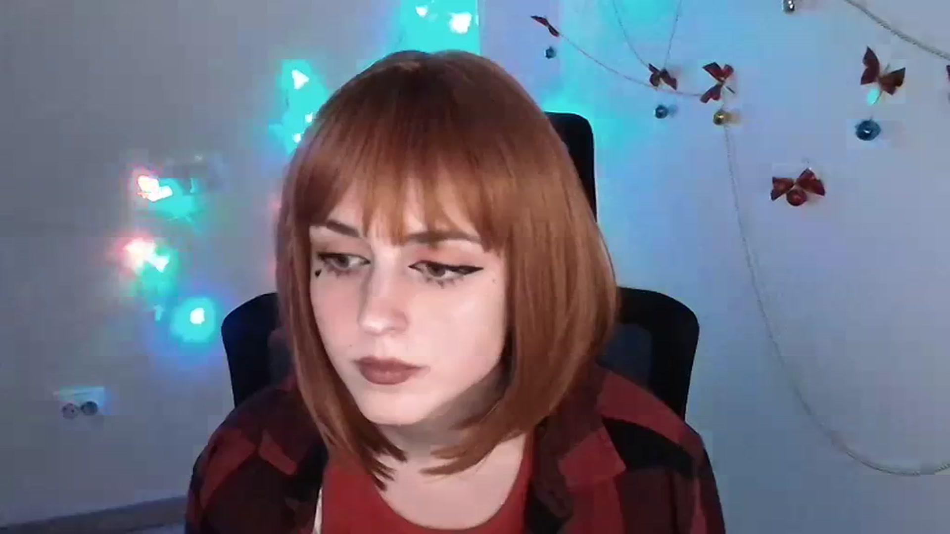 Gallery image thumbnail from Lurenn's myfreecams stream on, 12/23/2023, 19:04 image 19 of 20