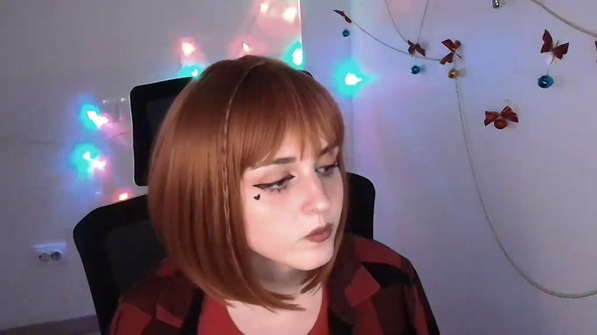 Gallery image thumbnail from Lurenn's myfreecams stream on, 12/23/2023, 19:04 image 17 of 20