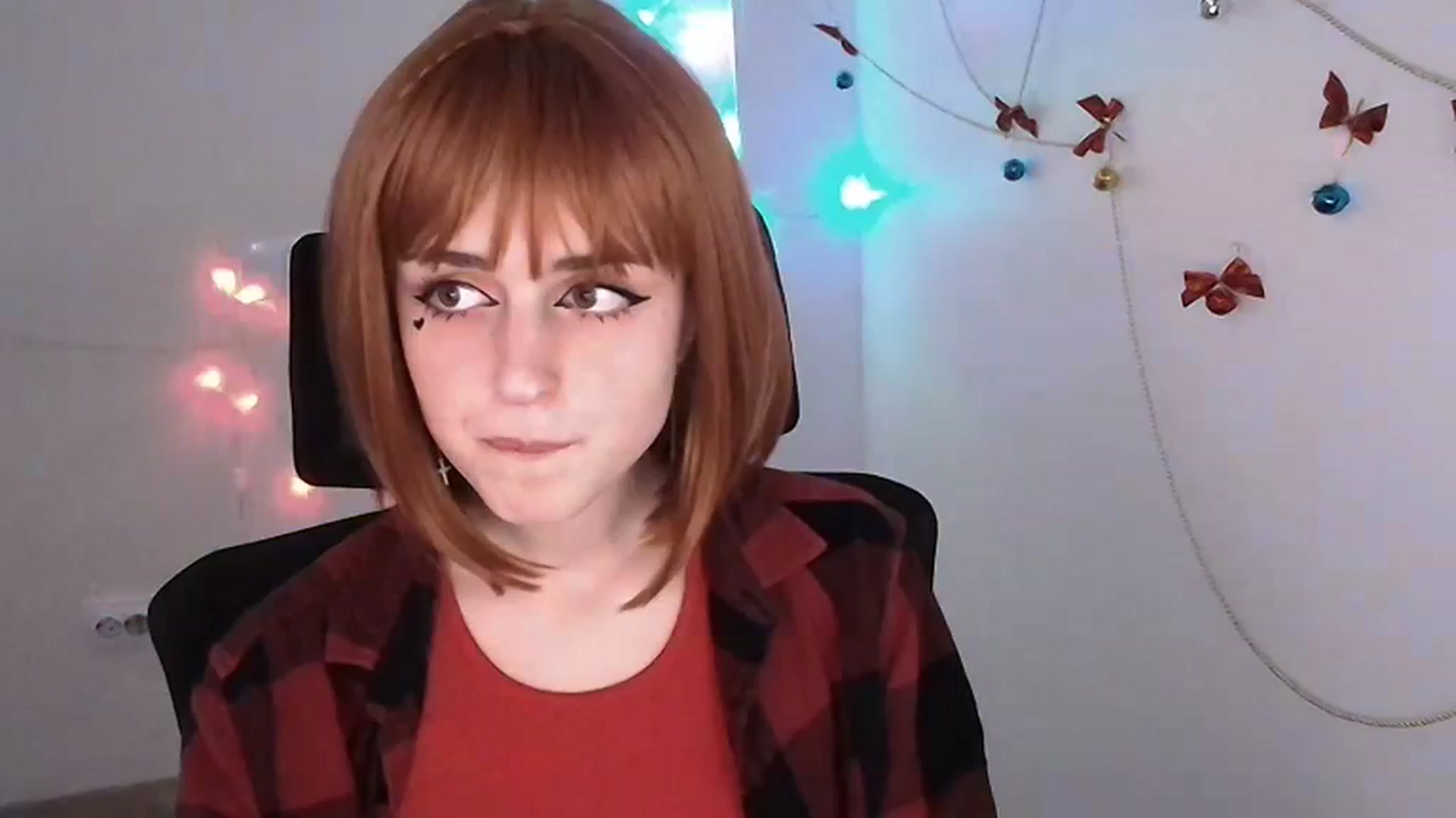 Gallery image thumbnail from Lurenn's myfreecams stream on, 12/23/2023, 19:04 image 1 of 20