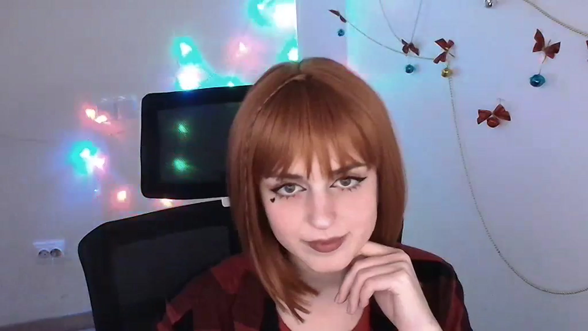 Gallery image thumbnail from Lurenn's myfreecams stream on, 12/23/2023, 19:04 image 7 of 20