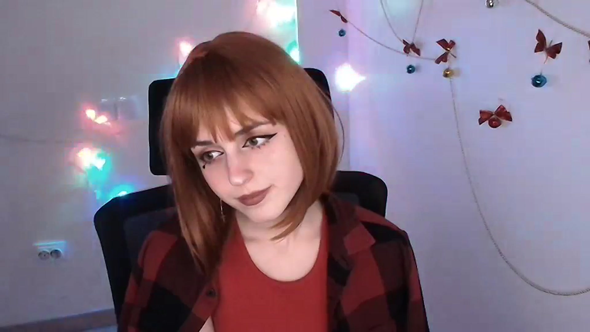 Gallery image thumbnail from Lurenn's myfreecams stream on, 12/23/2023, 19:04 image 16 of 20