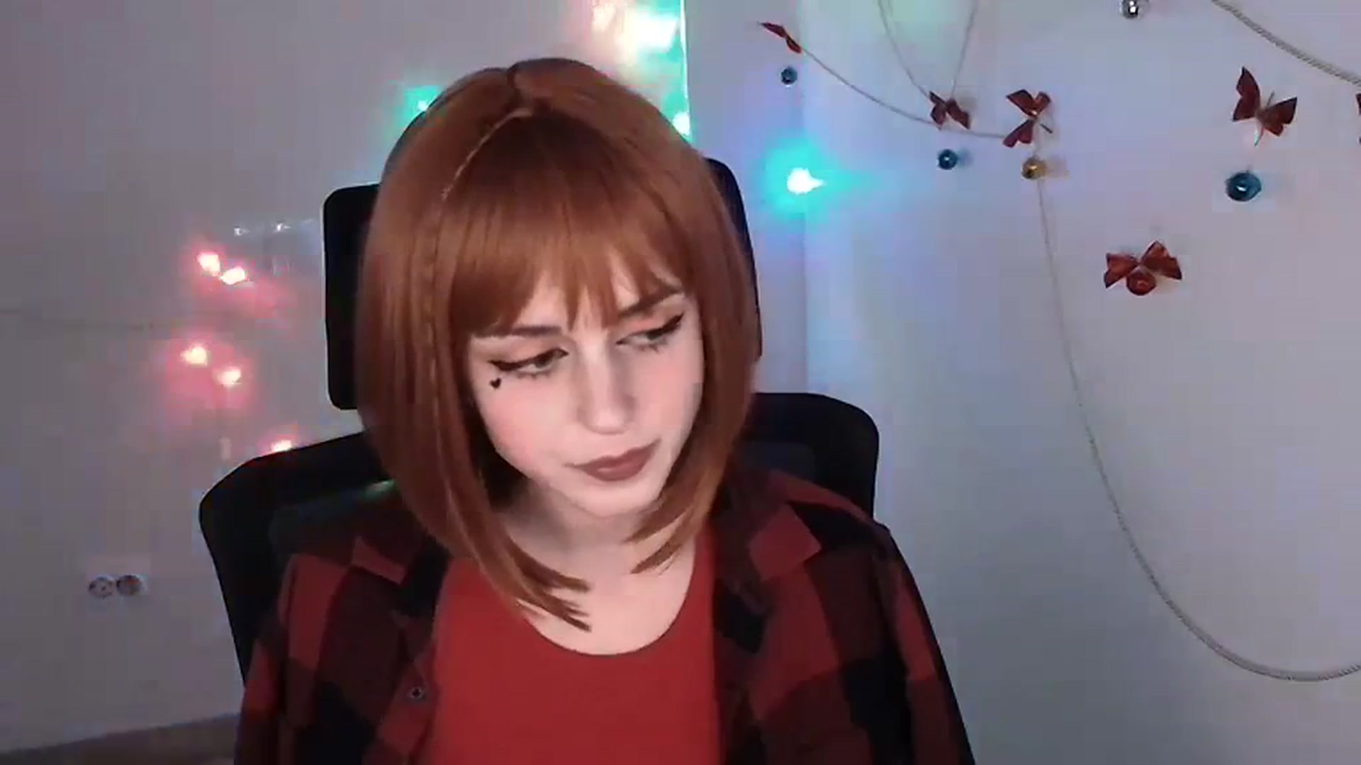 Gallery image thumbnail from Lurenn's myfreecams stream on, 12/23/2023, 19:04 image 18 of 20