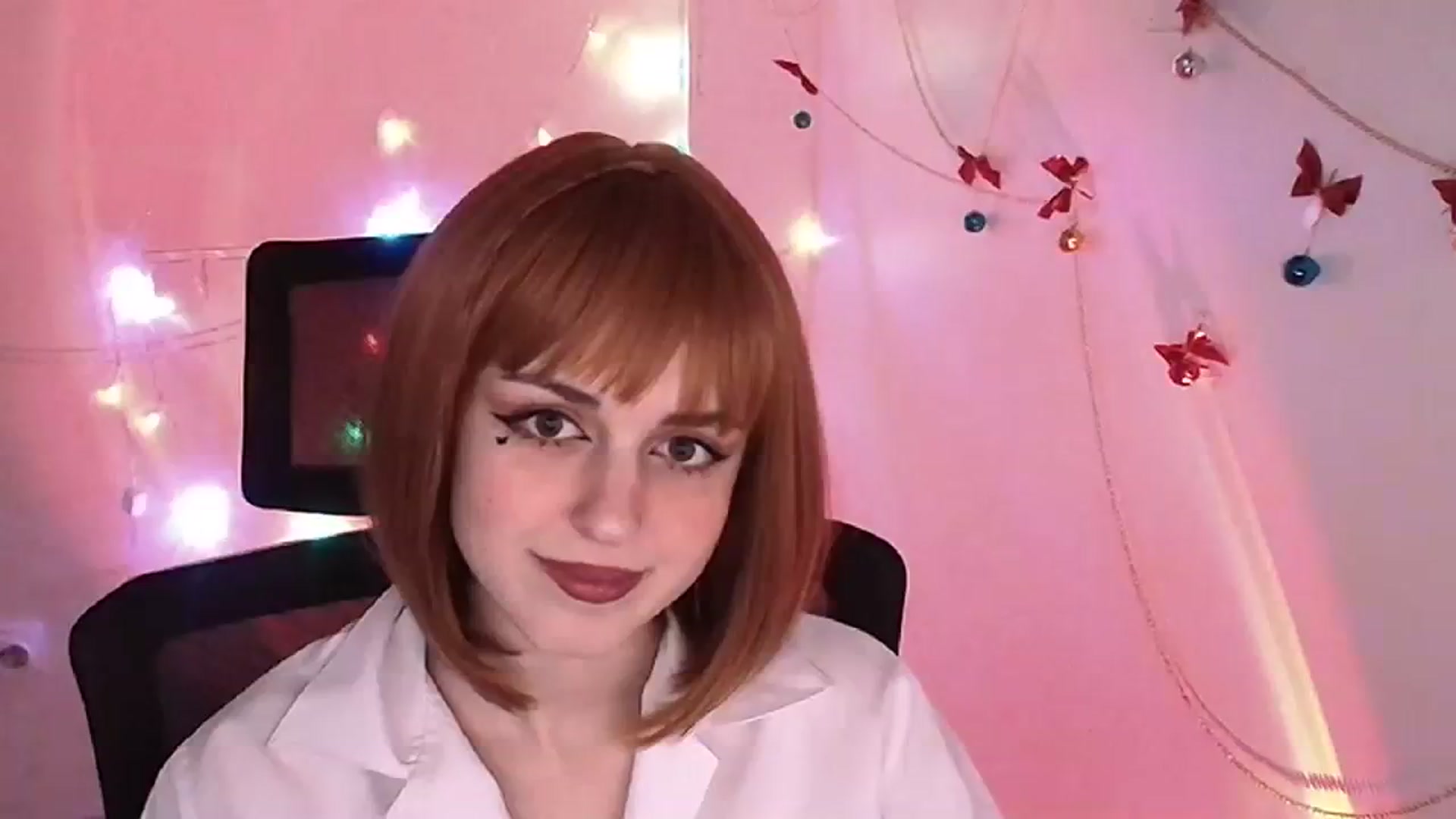 Gallery image thumbnail from Lurenn's myfreecams stream on, 12/24/2023, 14:11 image 6 of 20