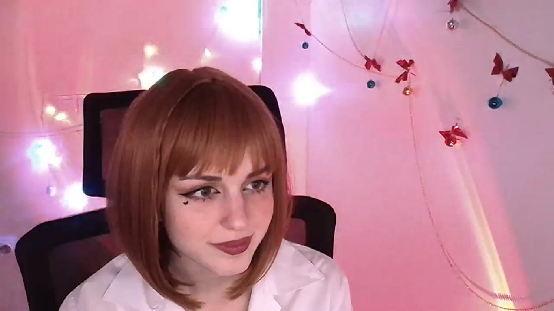 Gallery image thumbnail from Lurenn's myfreecams stream on, 12/24/2023, 14:11 image 14 of 20