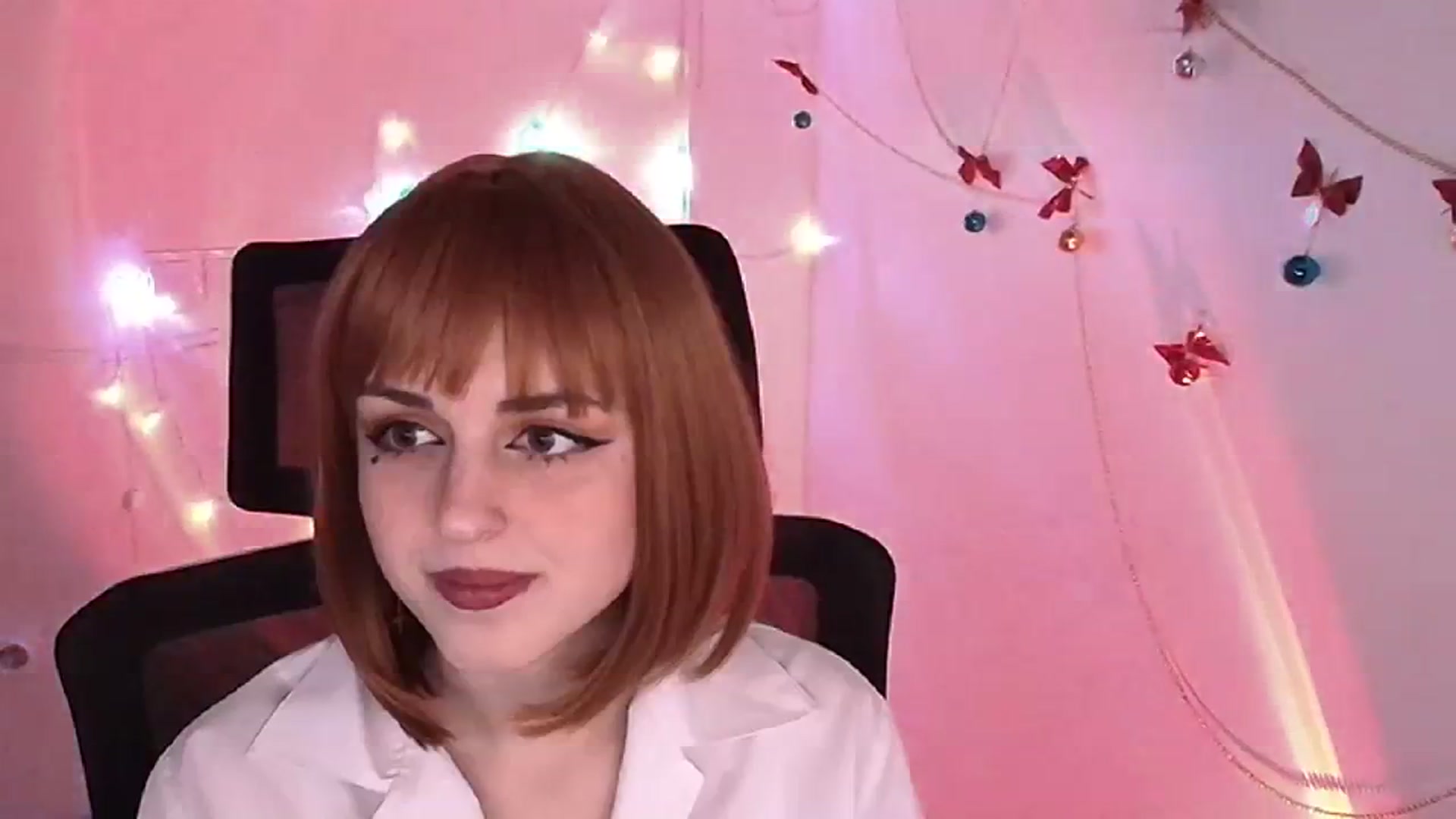 Gallery image thumbnail from Lurenn's myfreecams stream on, 12/24/2023, 14:11 image 7 of 20
