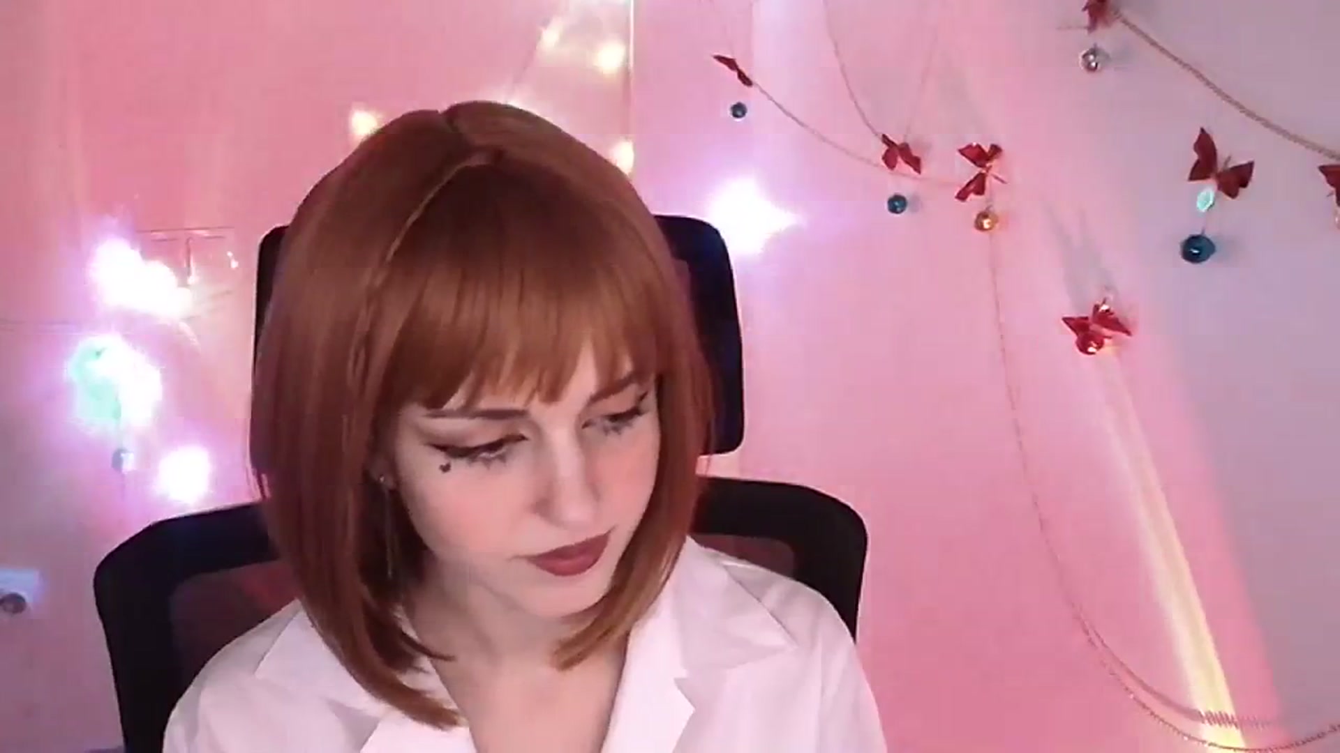 Gallery image thumbnail from Lurenn's myfreecams stream on, 12/24/2023, 14:11 image 4 of 20