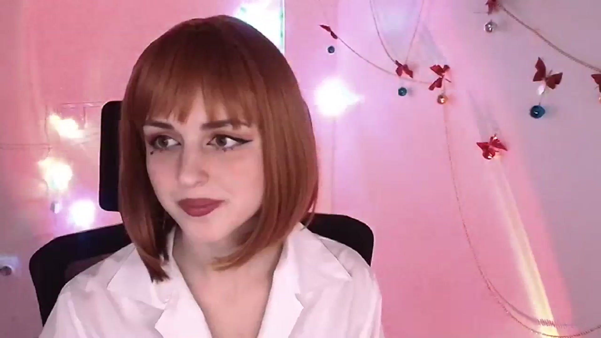 Gallery image thumbnail from Lurenn's myfreecams stream on, 12/24/2023, 14:11 image 18 of 20