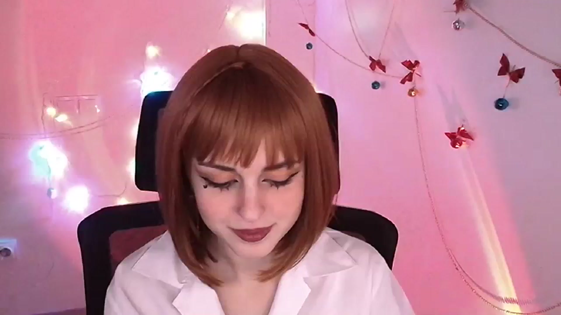 Gallery image thumbnail from Lurenn's myfreecams stream on, 12/24/2023, 14:11 image 1 of 20