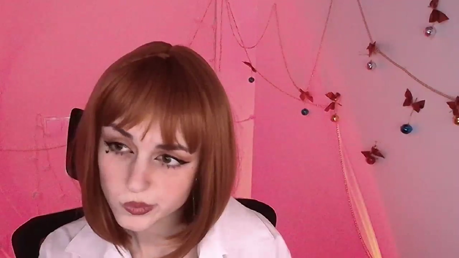 Gallery image thumbnail from Lurenn's myfreecams stream on, 12/24/2023, 16:24 image 18 of 20