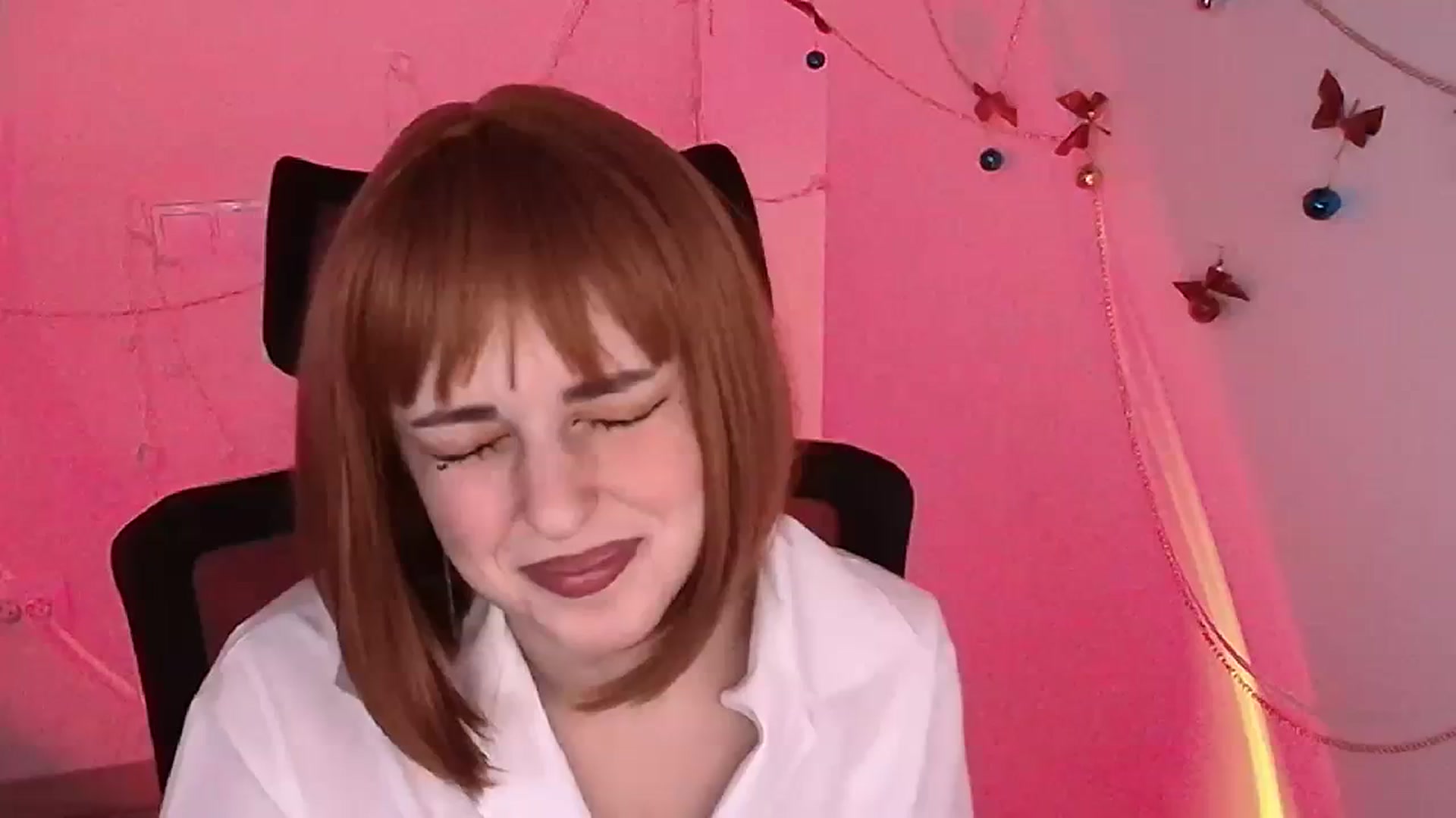 Gallery image thumbnail from Lurenn's myfreecams stream on, 12/24/2023, 16:24 image 15 of 20