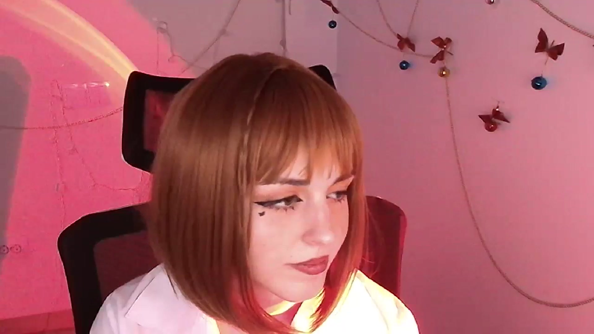 Gallery image thumbnail from Lurenn's myfreecams stream on, 12/24/2023, 16:24 image 4 of 20
