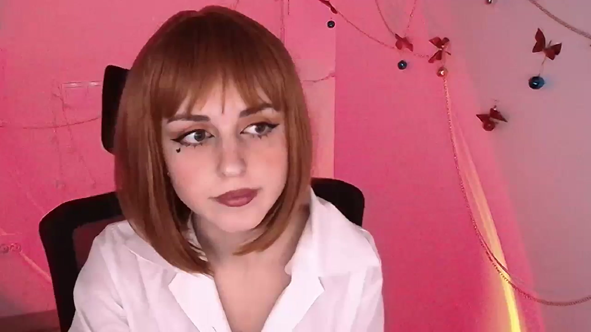 Gallery image thumbnail from Lurenn's myfreecams stream on, 12/24/2023, 16:24 image 13 of 20