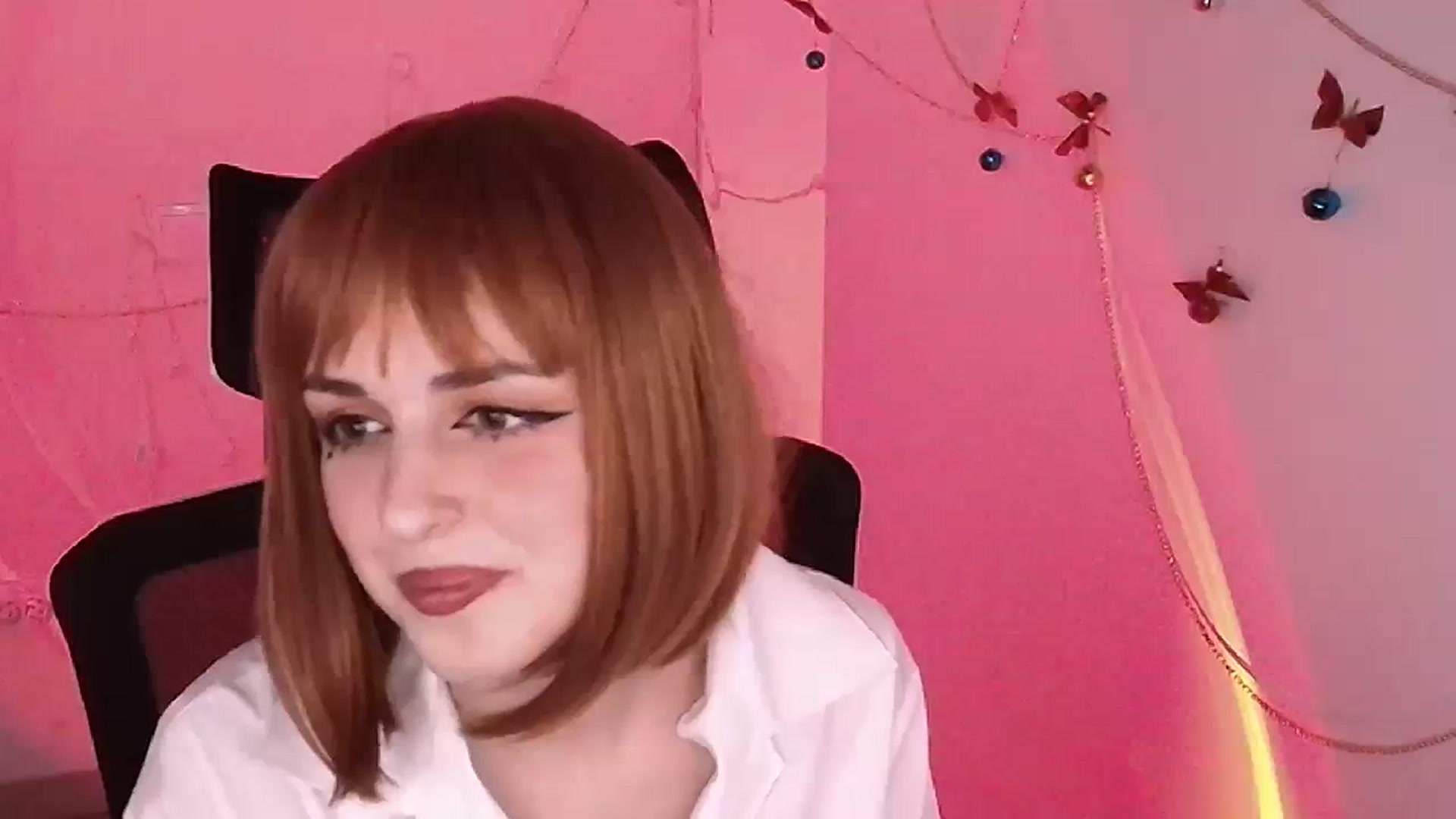 Gallery image thumbnail from Lurenn's myfreecams stream on, 12/24/2023, 16:24 image 14 of 20