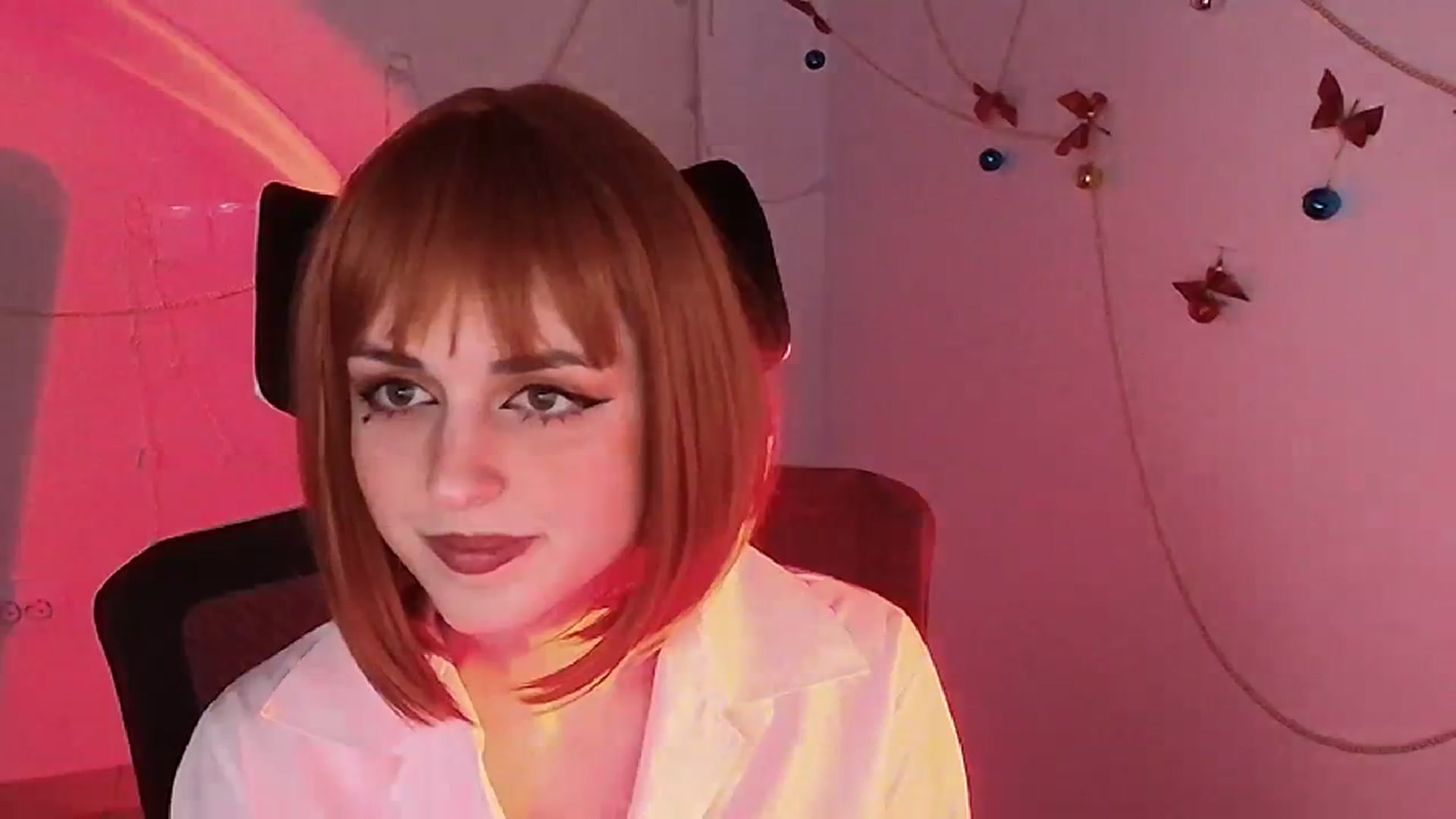 Gallery image thumbnail from Lurenn's myfreecams stream on, 12/24/2023, 16:24 image 7 of 20