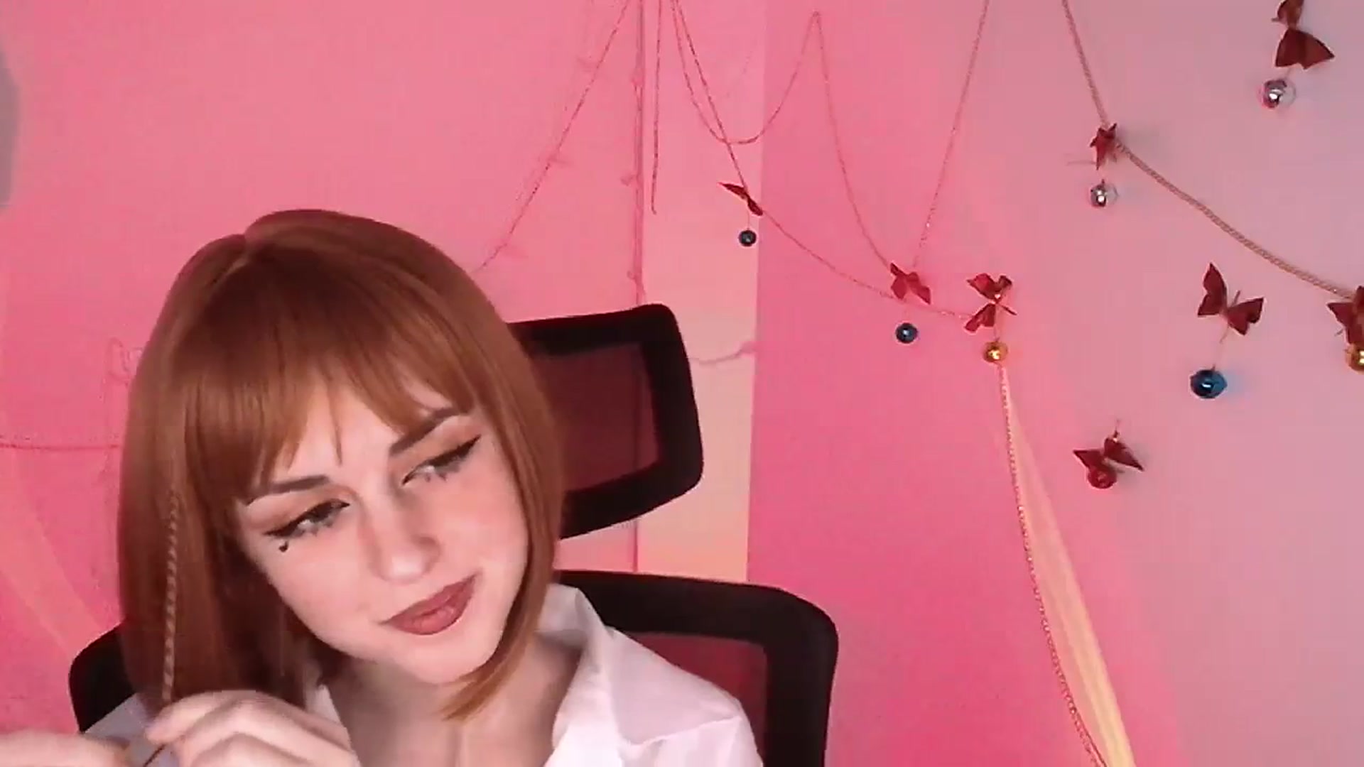 Gallery image thumbnail from Lurenn's myfreecams stream on, 12/24/2023, 16:24 image 19 of 20