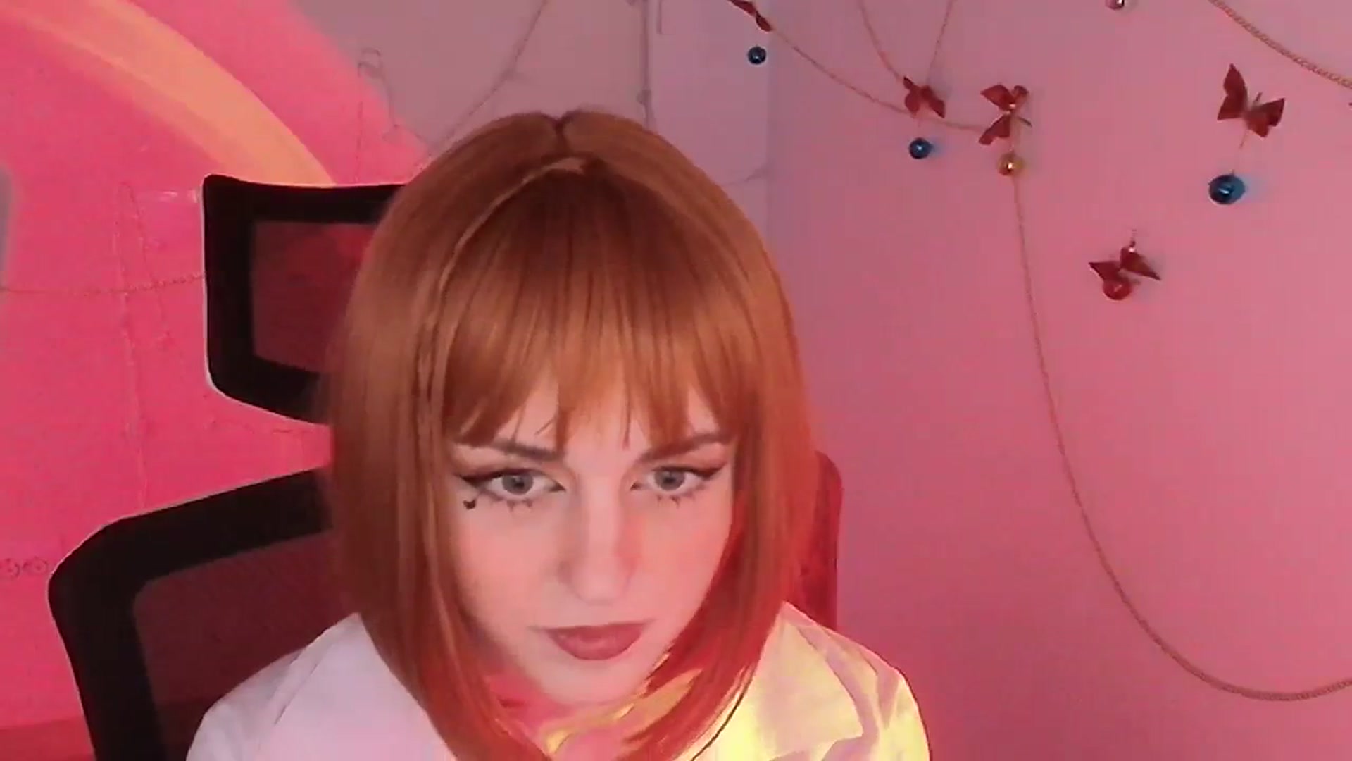 Gallery image thumbnail from Lurenn's myfreecams stream on, 12/24/2023, 16:24 image 3 of 20