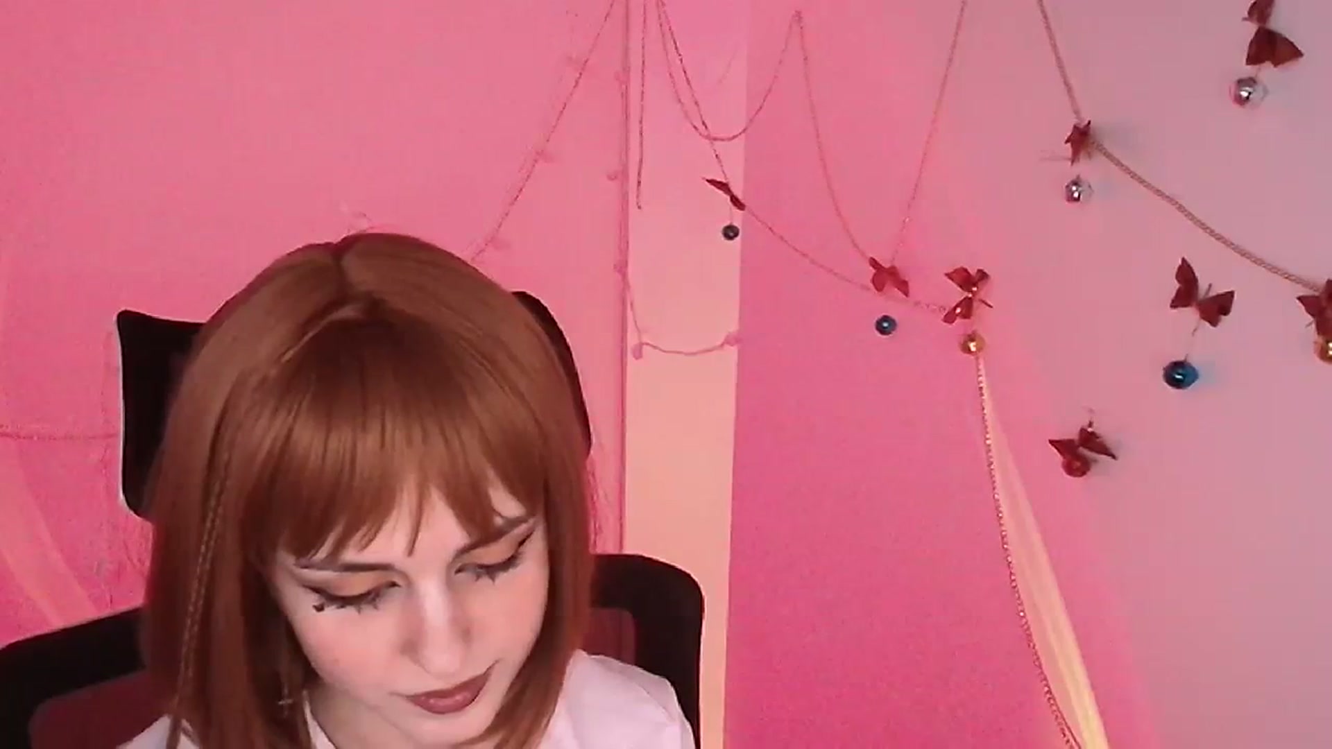Gallery image thumbnail from Lurenn's myfreecams stream on, 12/24/2023, 16:24 image 20 of 20