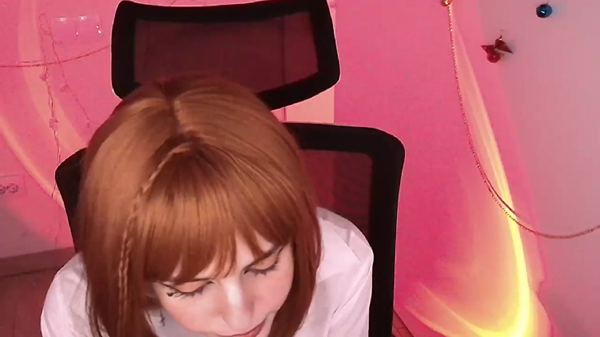 Gallery image thumbnail from Lurenn's myfreecams stream on, 12/24/2023, 19:00 image 4 of 20
