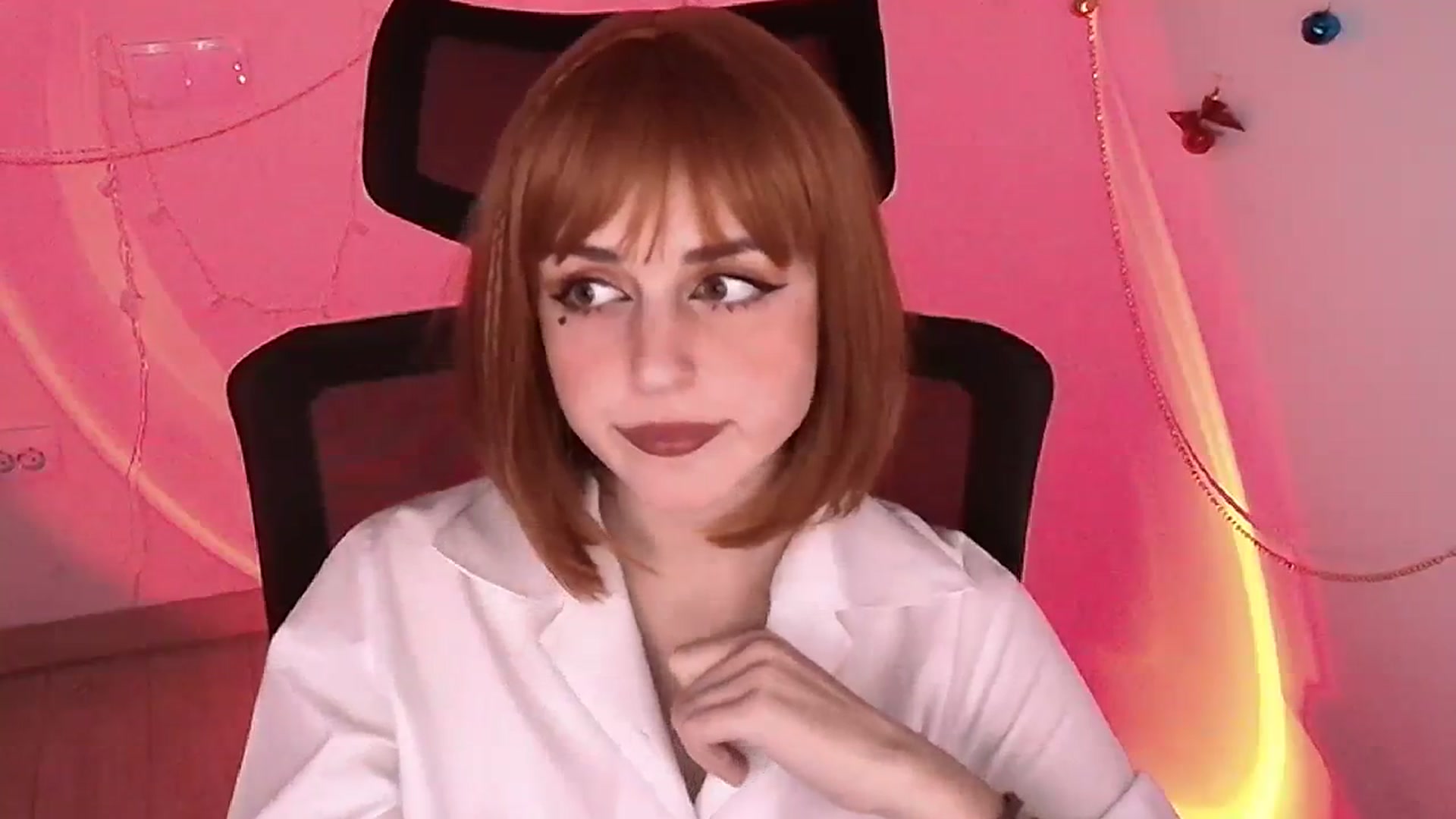 Gallery image thumbnail from Lurenn's myfreecams stream on, 12/24/2023, 19:00 image 11 of 20