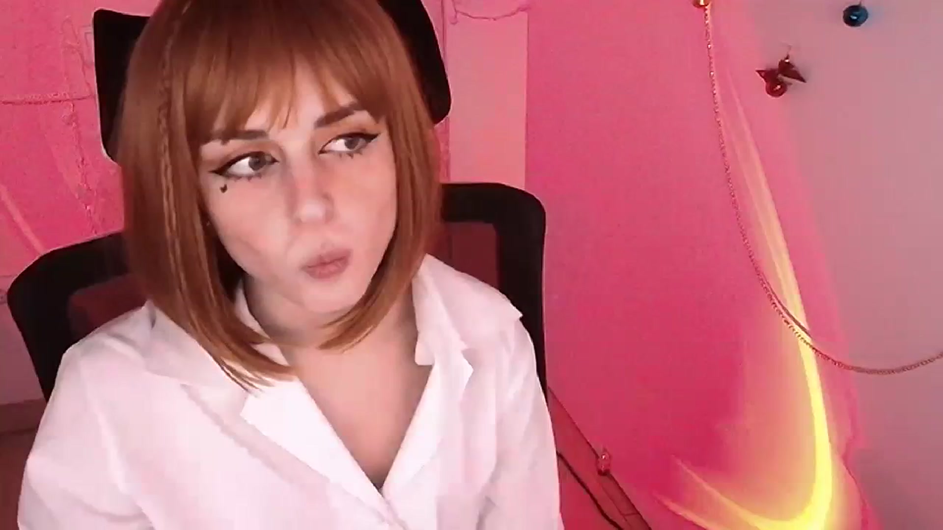 Gallery image thumbnail from Lurenn's myfreecams stream on, 12/24/2023, 19:00 image 1 of 20