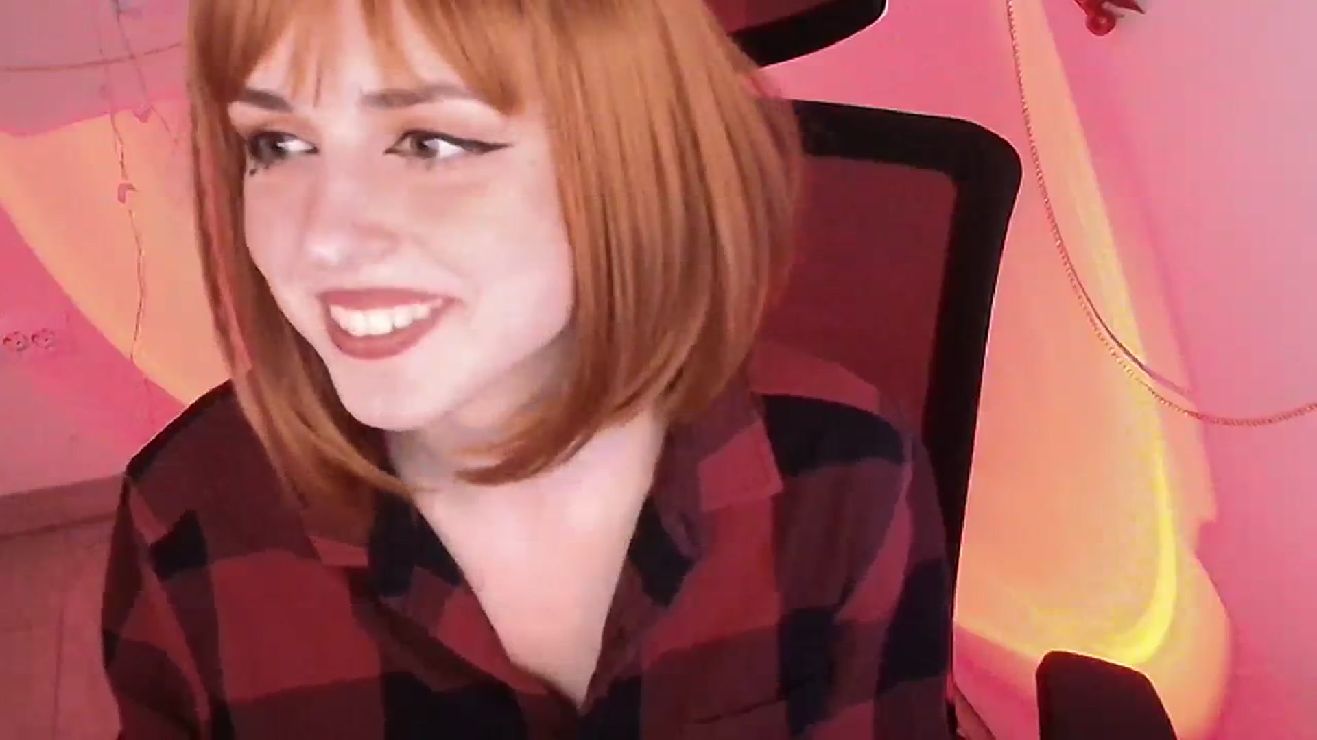Gallery image thumbnail from Lurenn's myfreecams stream on, 12/24/2023, 19:00 image 19 of 20