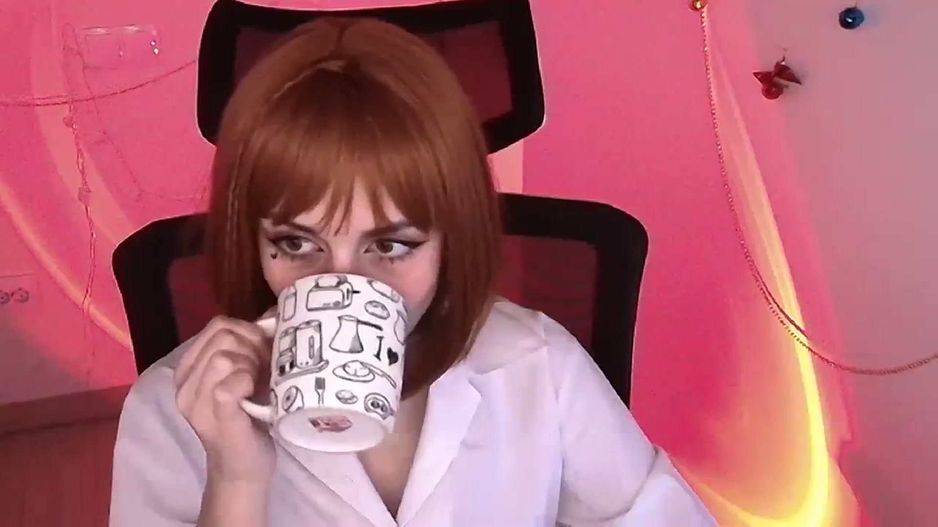 Gallery image thumbnail from Lurenn's myfreecams stream on, 12/24/2023, 19:00 image 16 of 20