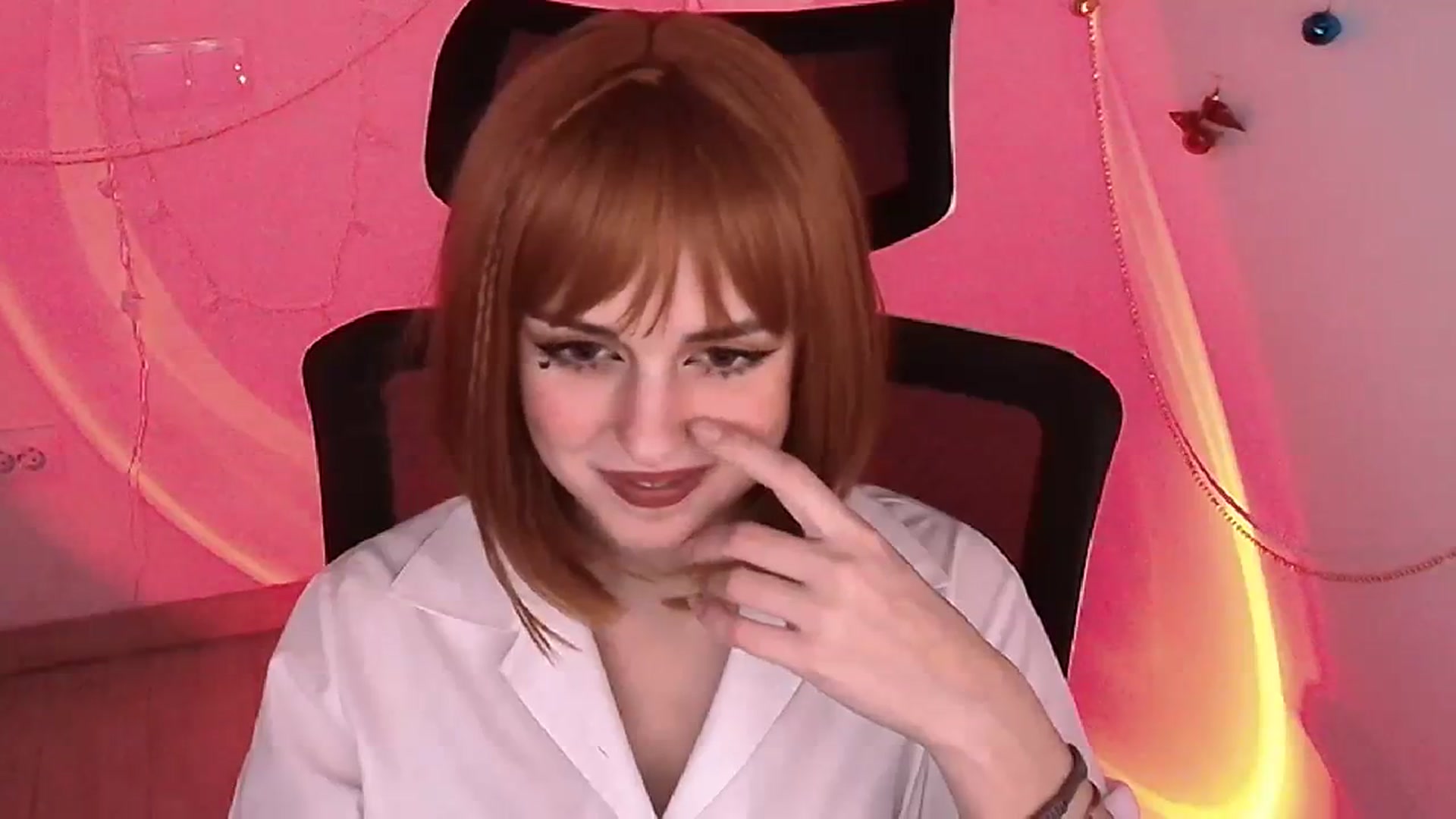 Gallery image thumbnail from Lurenn's myfreecams stream on, 12/24/2023, 19:00 image 15 of 20