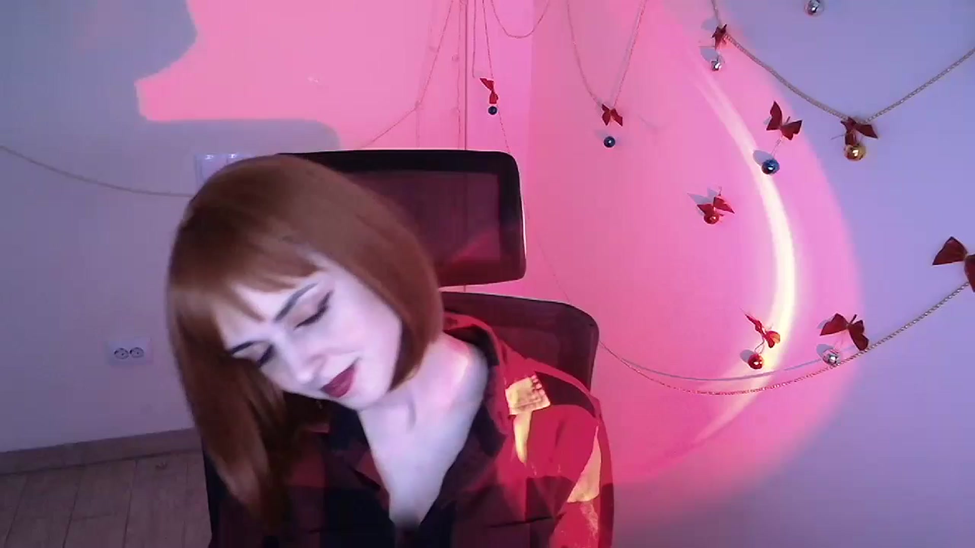 Gallery image thumbnail from Lurenn's myfreecams stream on, 12/26/2023, 10:29 image 19 of 20