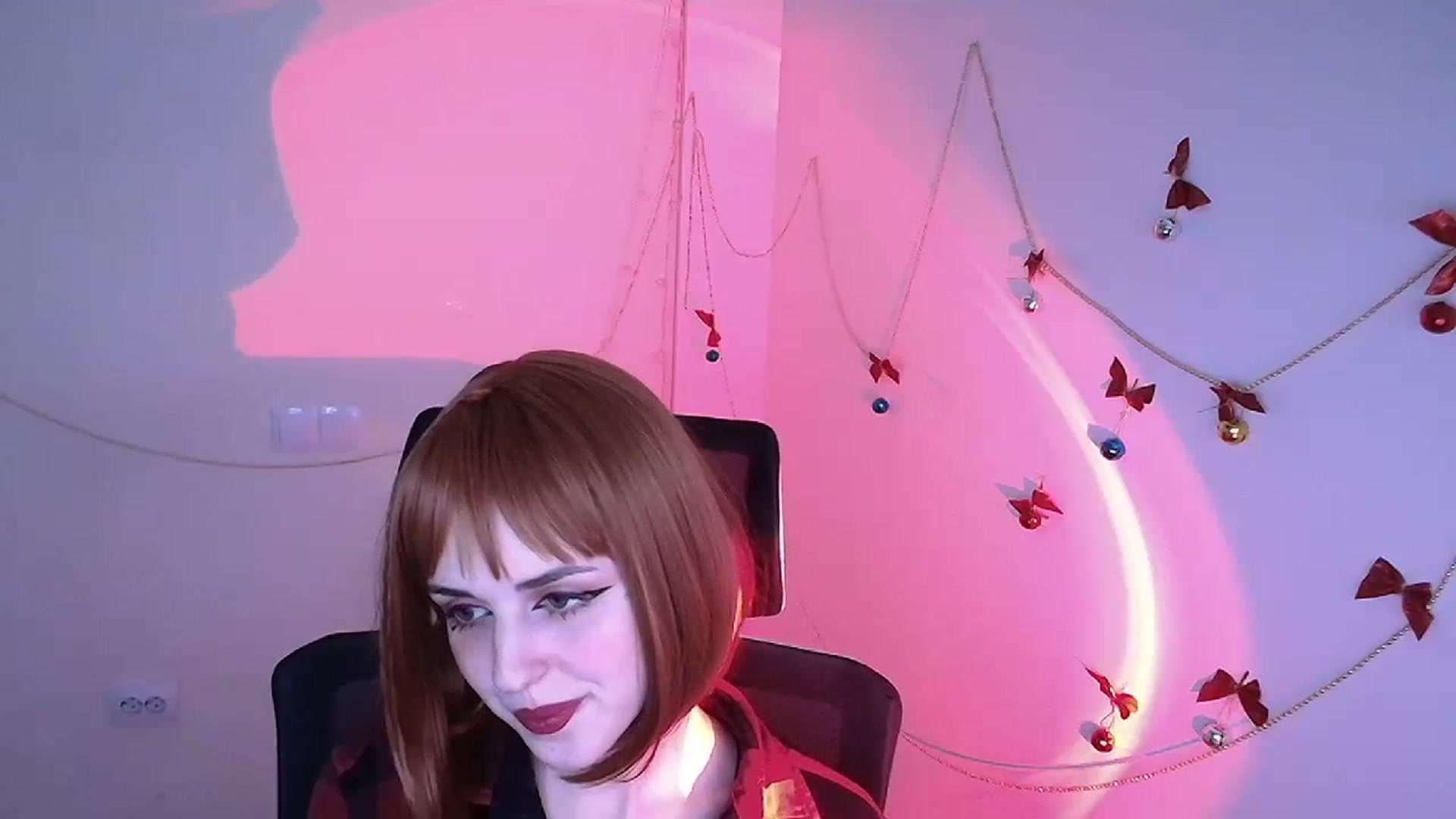 Gallery image thumbnail from Lurenn's myfreecams stream on, 12/26/2023, 10:29 image 14 of 20