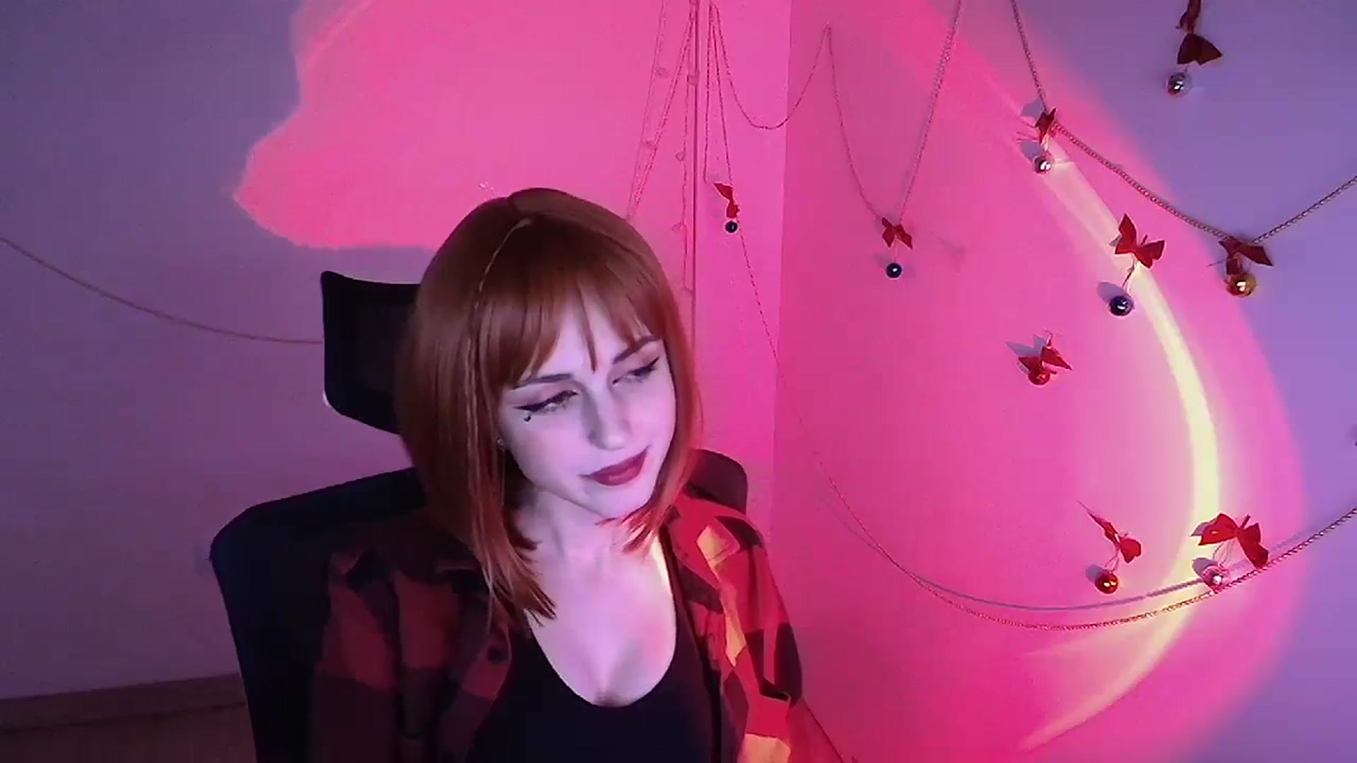 Gallery image thumbnail from Lurenn's myfreecams stream on, 12/26/2023, 12:44 image 17 of 20