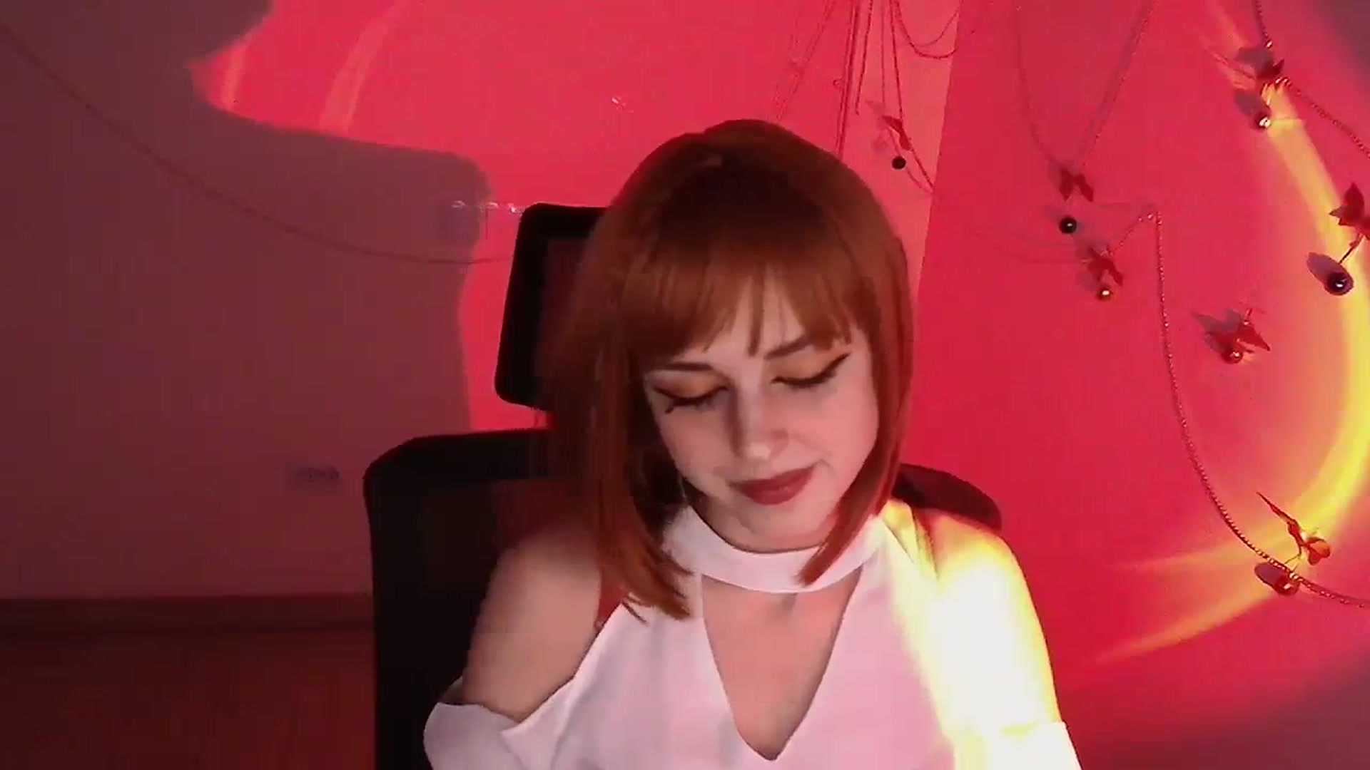 Gallery image thumbnail from Lurenn's myfreecams stream on, 12/27/2023, 14:39 image 10 of 20