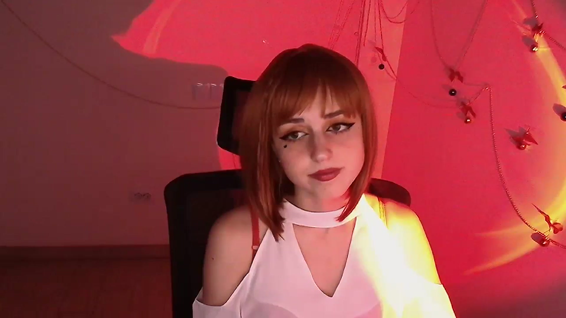 Gallery image thumbnail from Lurenn's myfreecams stream on, 12/27/2023, 14:39 image 16 of 20