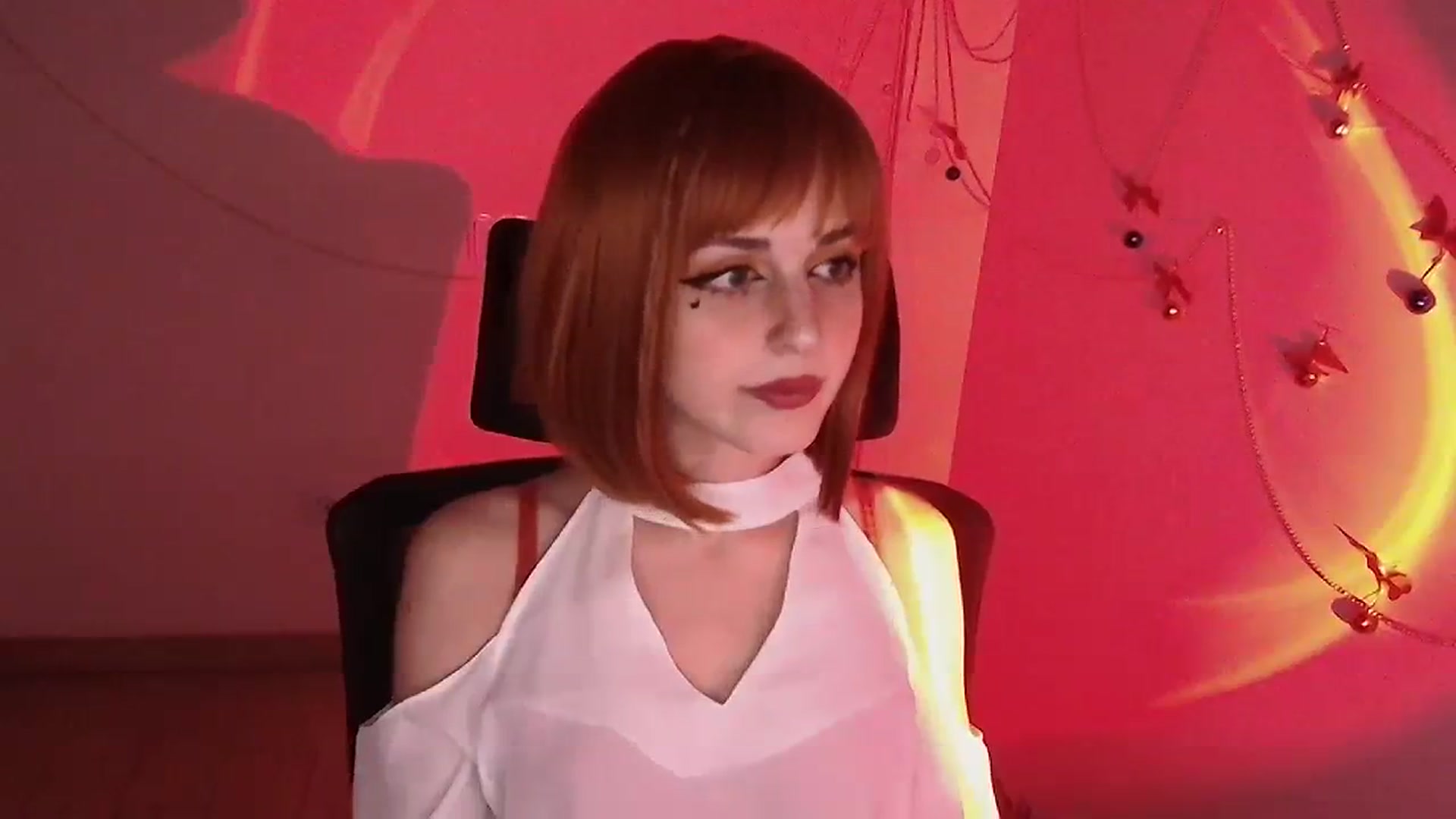 Gallery image thumbnail from Lurenn's myfreecams stream on, 12/27/2023, 14:39 image 8 of 20