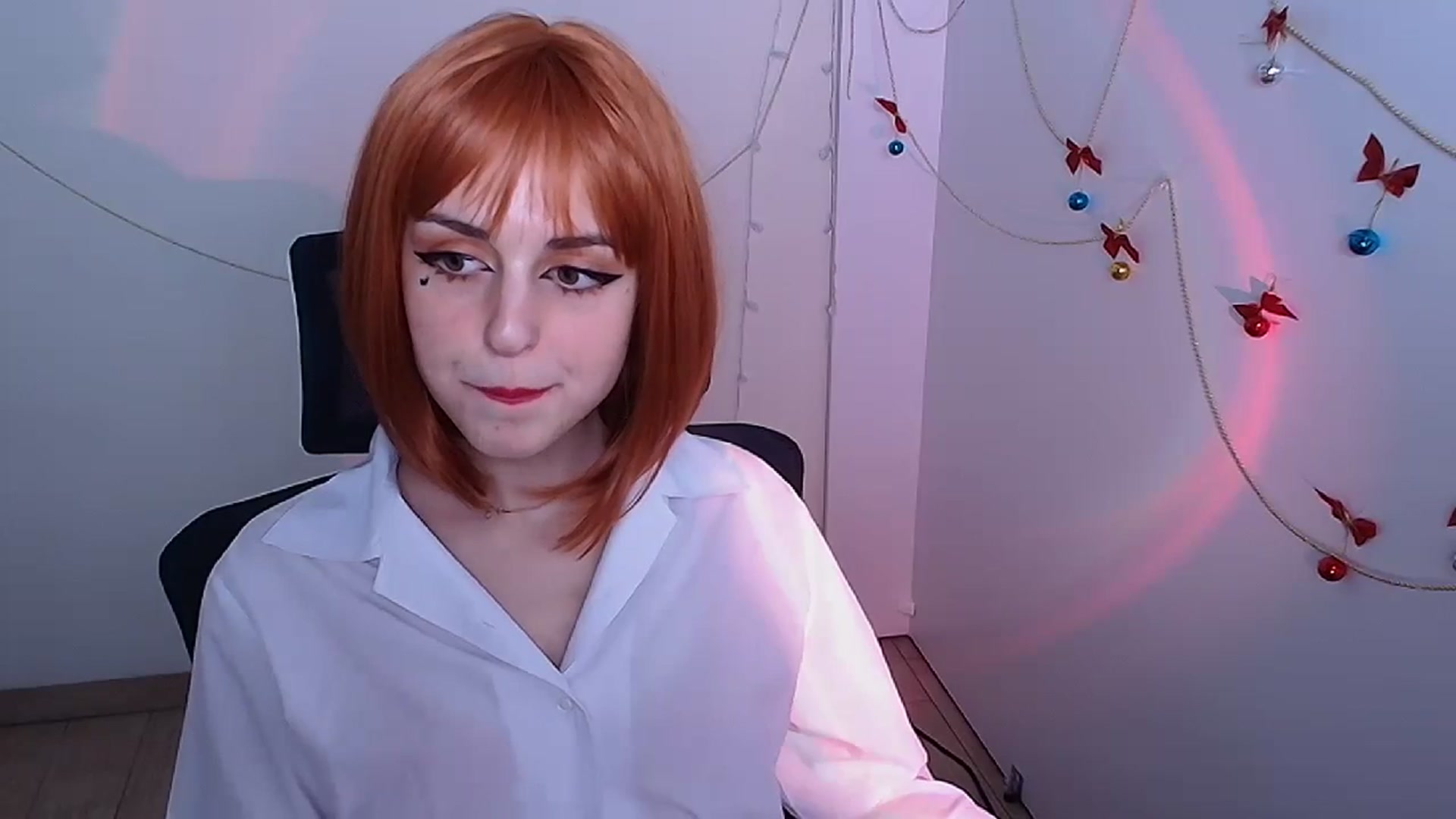 Gallery image thumbnail from Lurenn's myfreecams stream on, 12/27/2023, 17:13 image 16 of 20