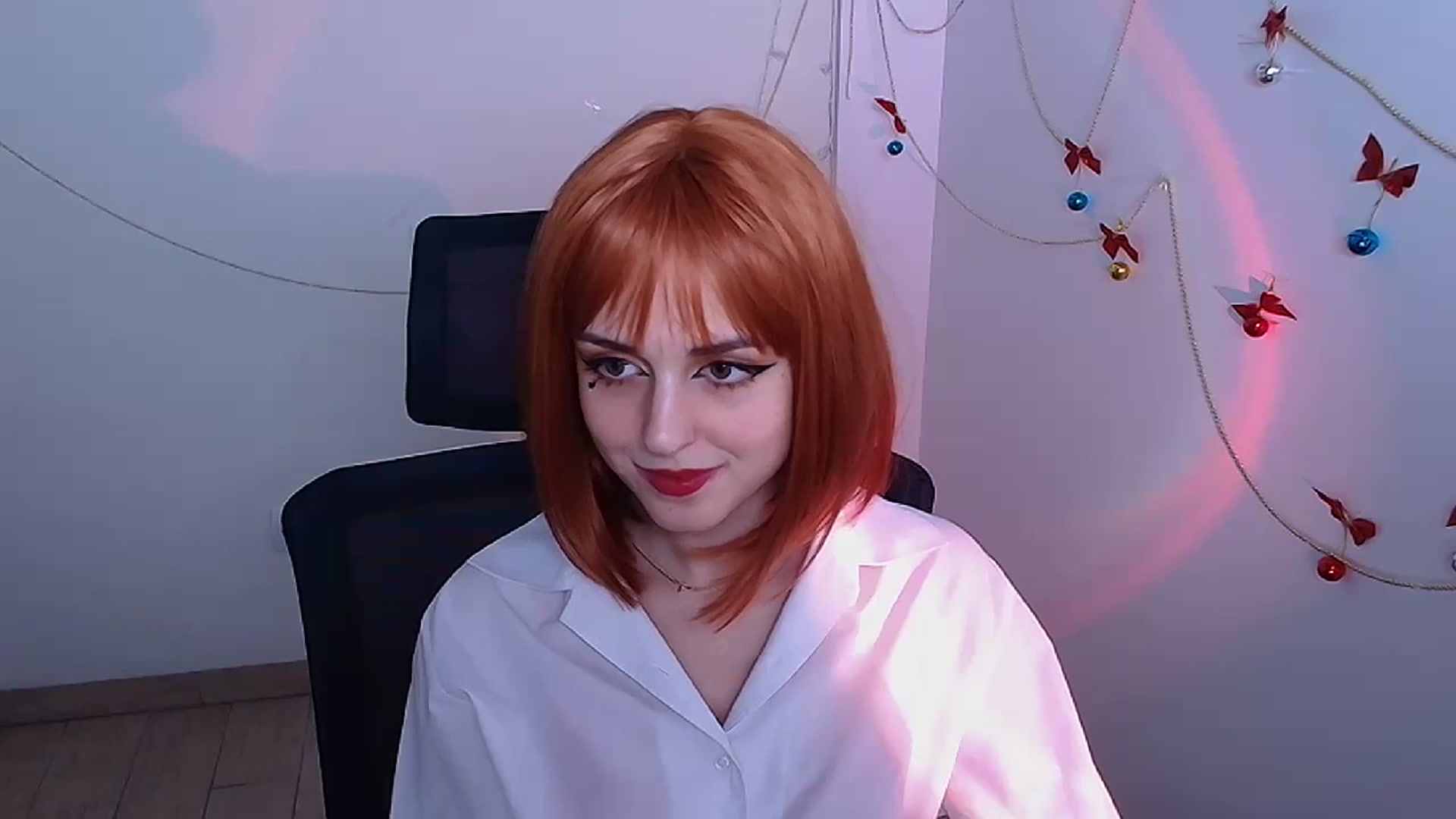 Gallery image thumbnail from Lurenn's myfreecams stream on, 12/27/2023, 17:13 image 10 of 20