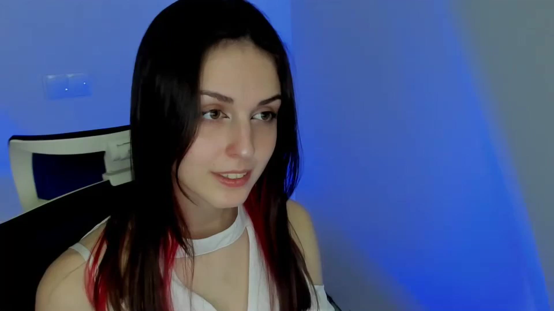 Gallery image thumbnail from Lurenn's myfreecams stream on, 04/27/2024, 12:46 image 5 of 20