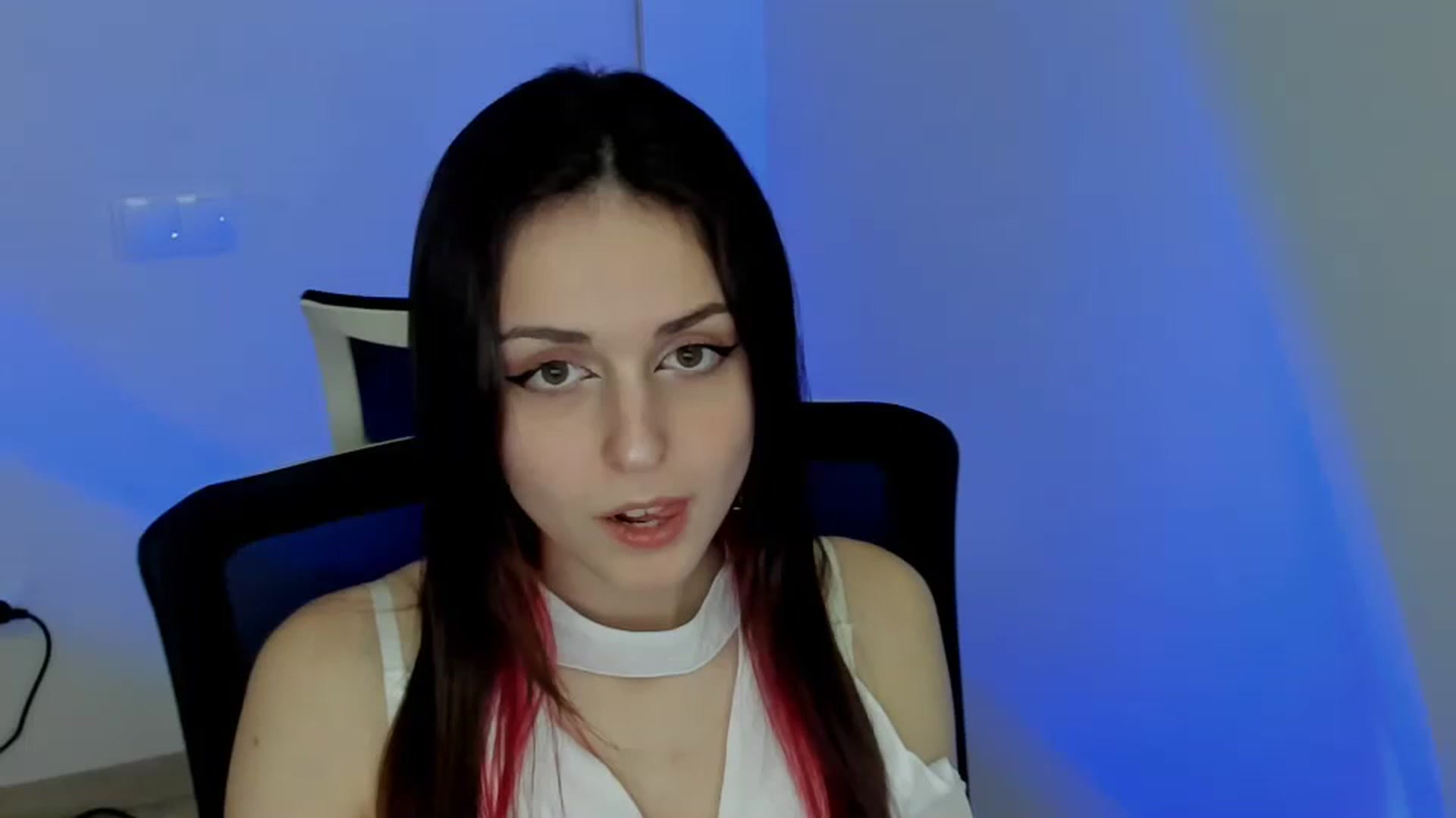 Gallery image thumbnail from Lurenn's myfreecams stream on, 04/27/2024, 12:46 image 13 of 20
