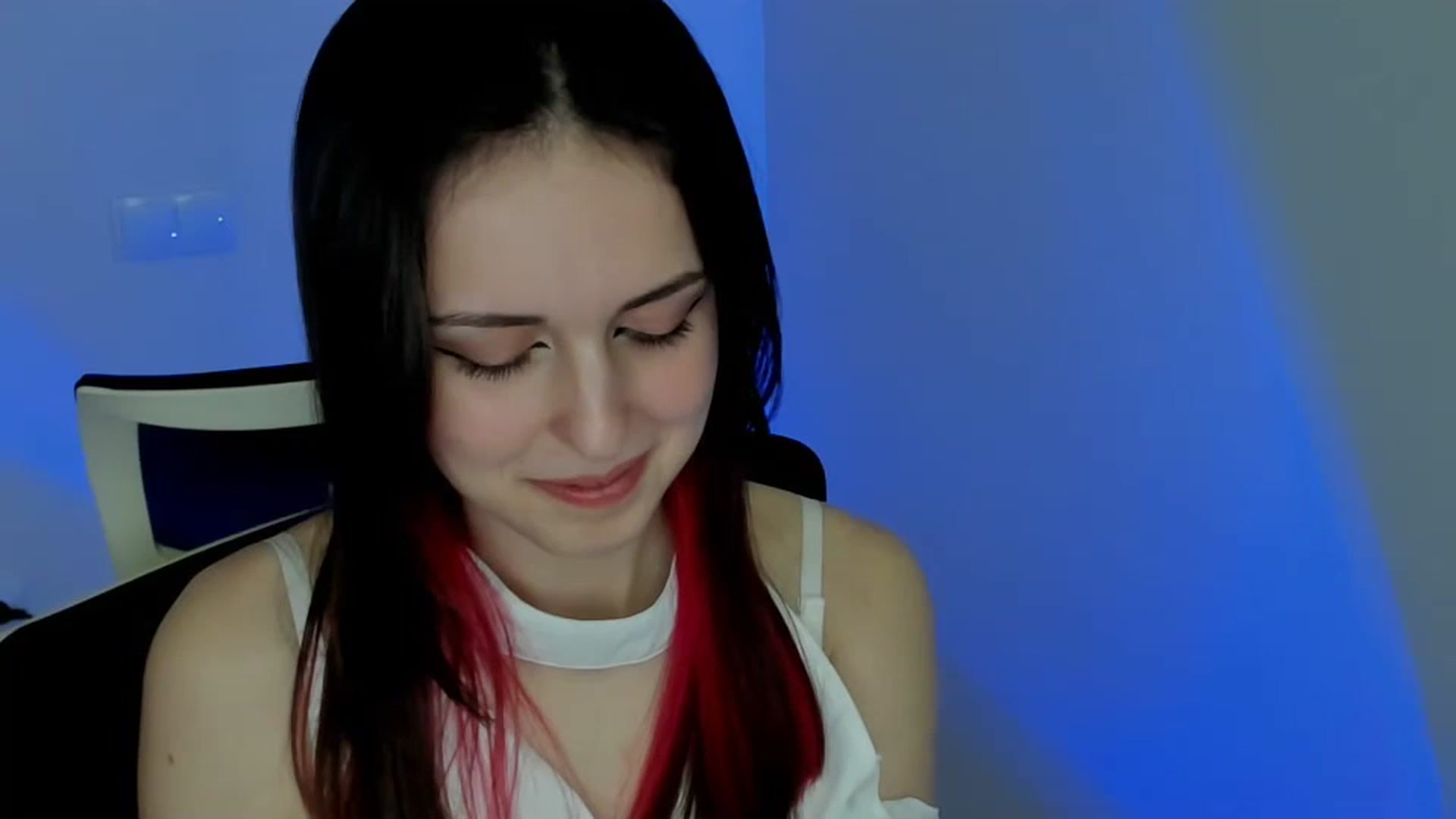 Gallery image thumbnail from Lurenn's myfreecams stream on, 04/27/2024, 12:46 image 17 of 20