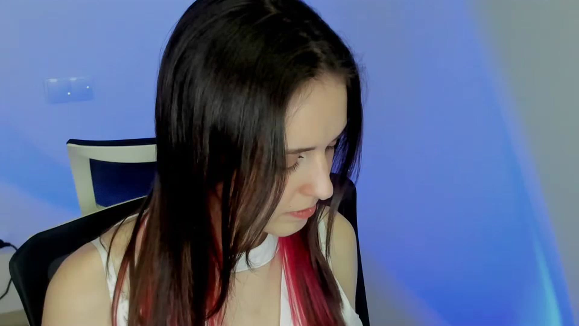 Gallery image thumbnail from Lurenn's myfreecams stream on, 04/27/2024, 12:46 image 16 of 20