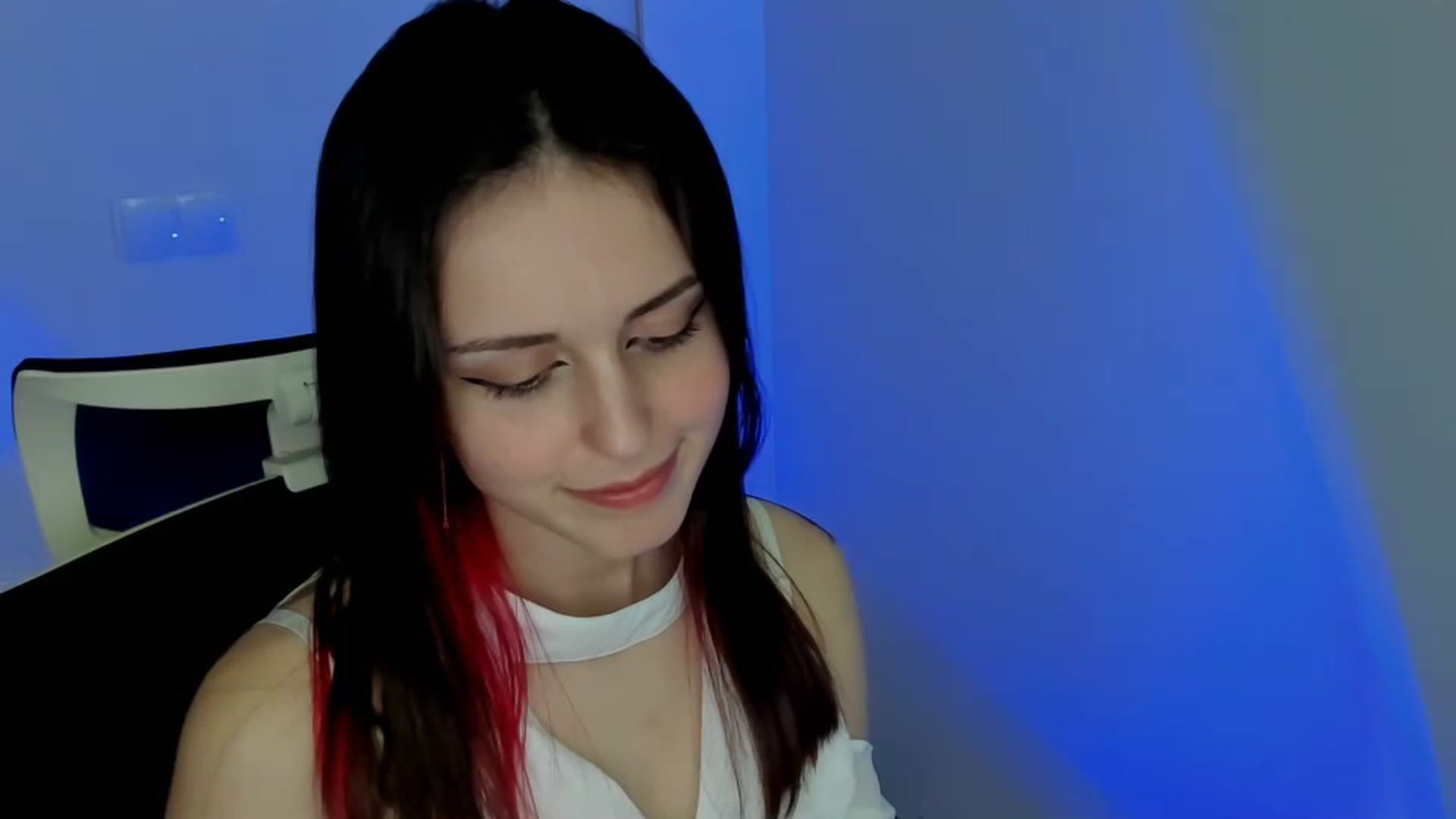 Gallery image thumbnail from Lurenn's myfreecams stream on, 04/27/2024, 12:46 image 4 of 20