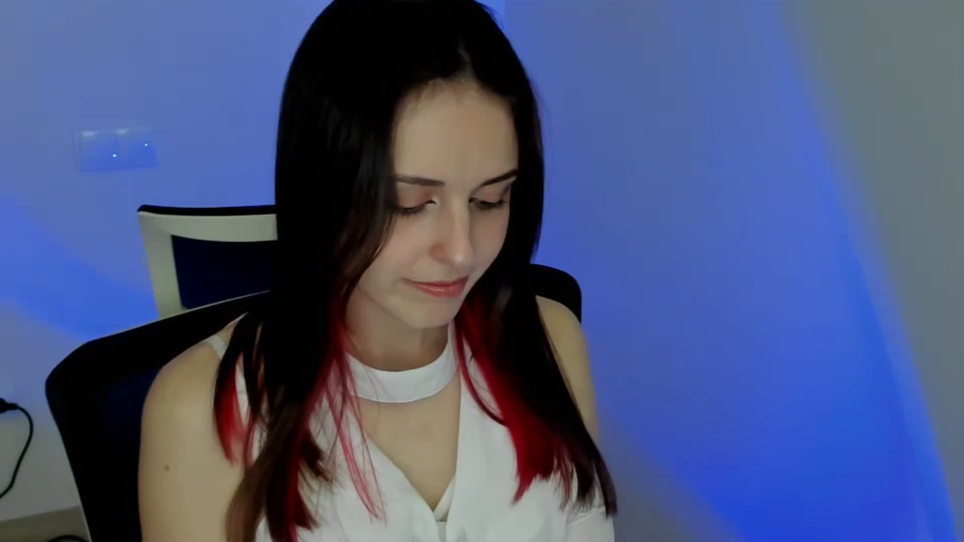 Gallery image thumbnail from Lurenn's myfreecams stream on, 04/27/2024, 12:46 image 1 of 20