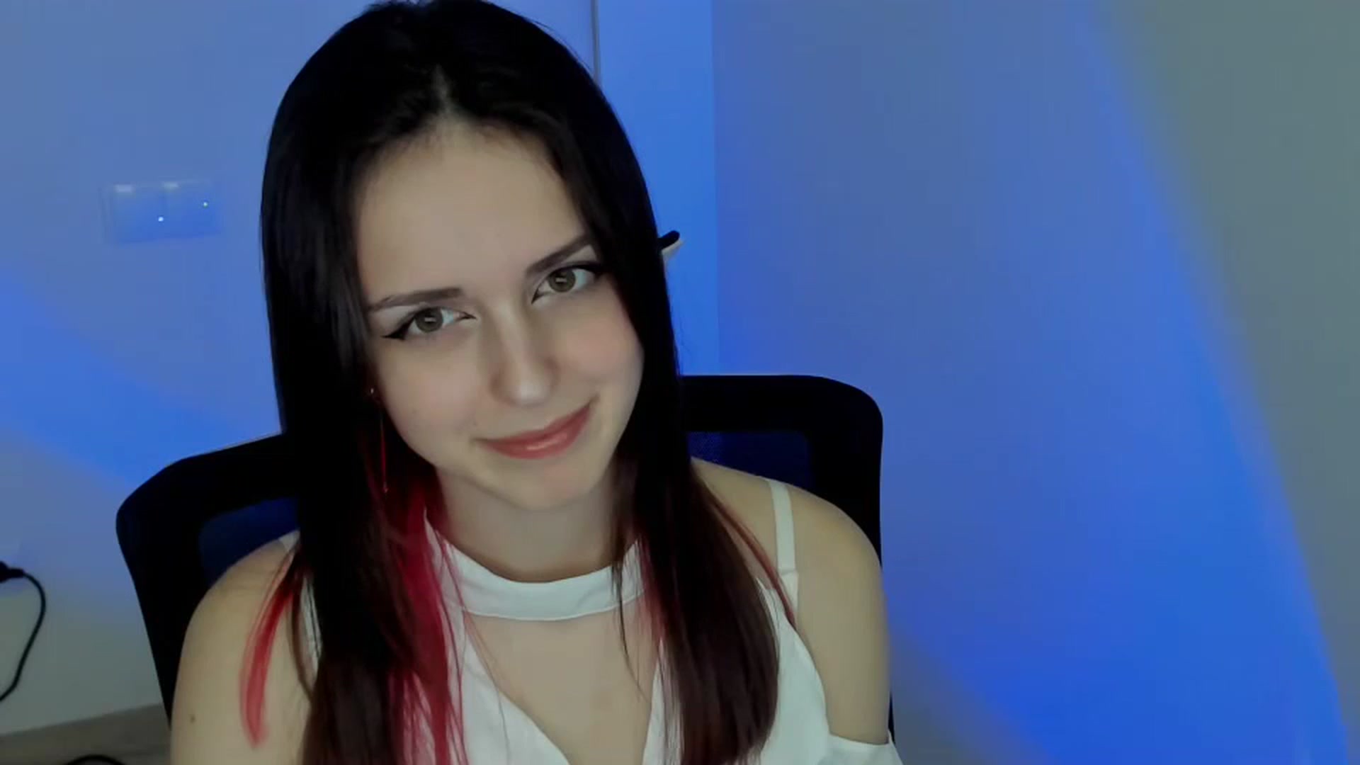 Gallery image thumbnail from Lurenn's myfreecams stream on, 04/27/2024, 12:46 image 9 of 20