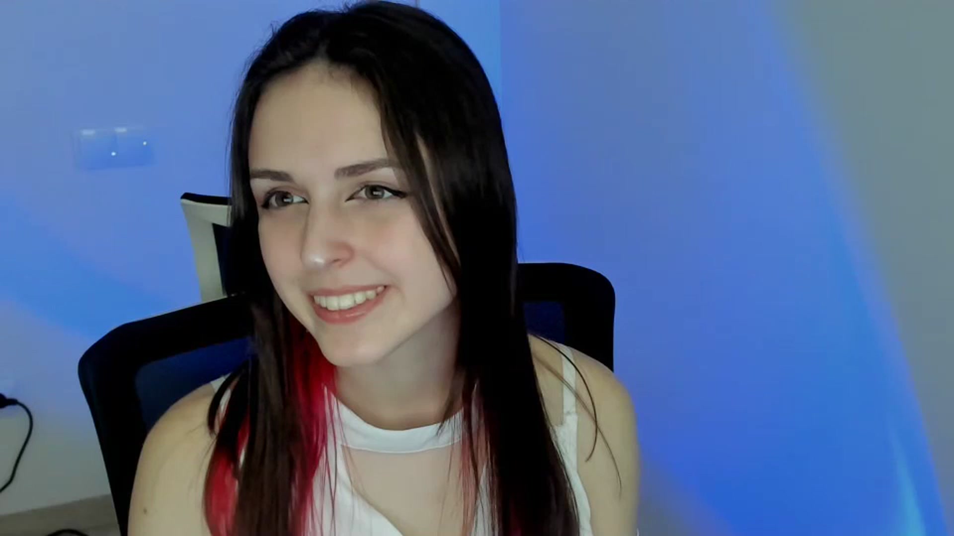 Gallery image thumbnail from Lurenn's myfreecams stream on, 04/27/2024, 12:46 image 3 of 20