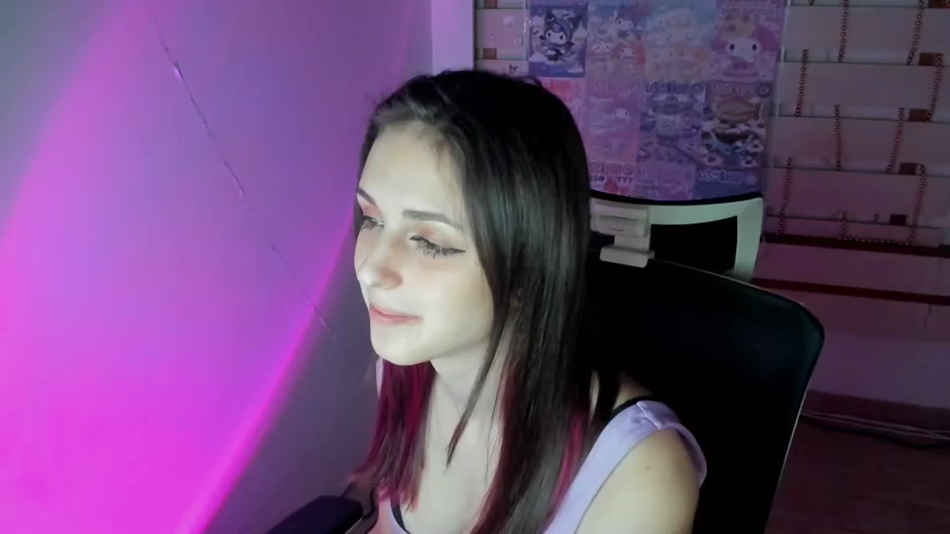 Gallery image thumbnail from Lurenn's myfreecams stream on, 05/05/2024, 24:42 image 1 of 20