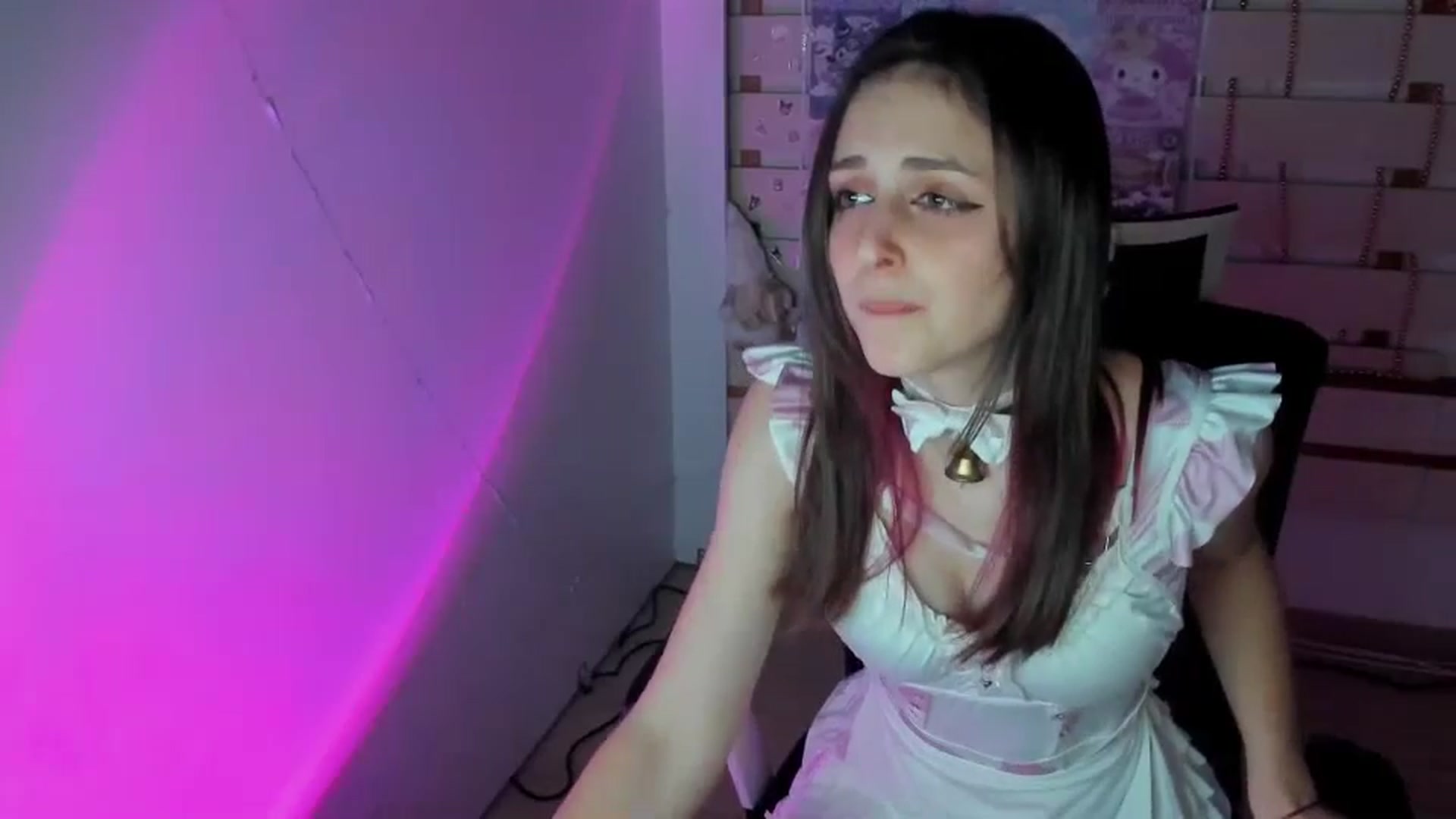 Gallery image thumbnail from Lurenn's myfreecams stream on, 05/05/2024, 24:42 image 16 of 20