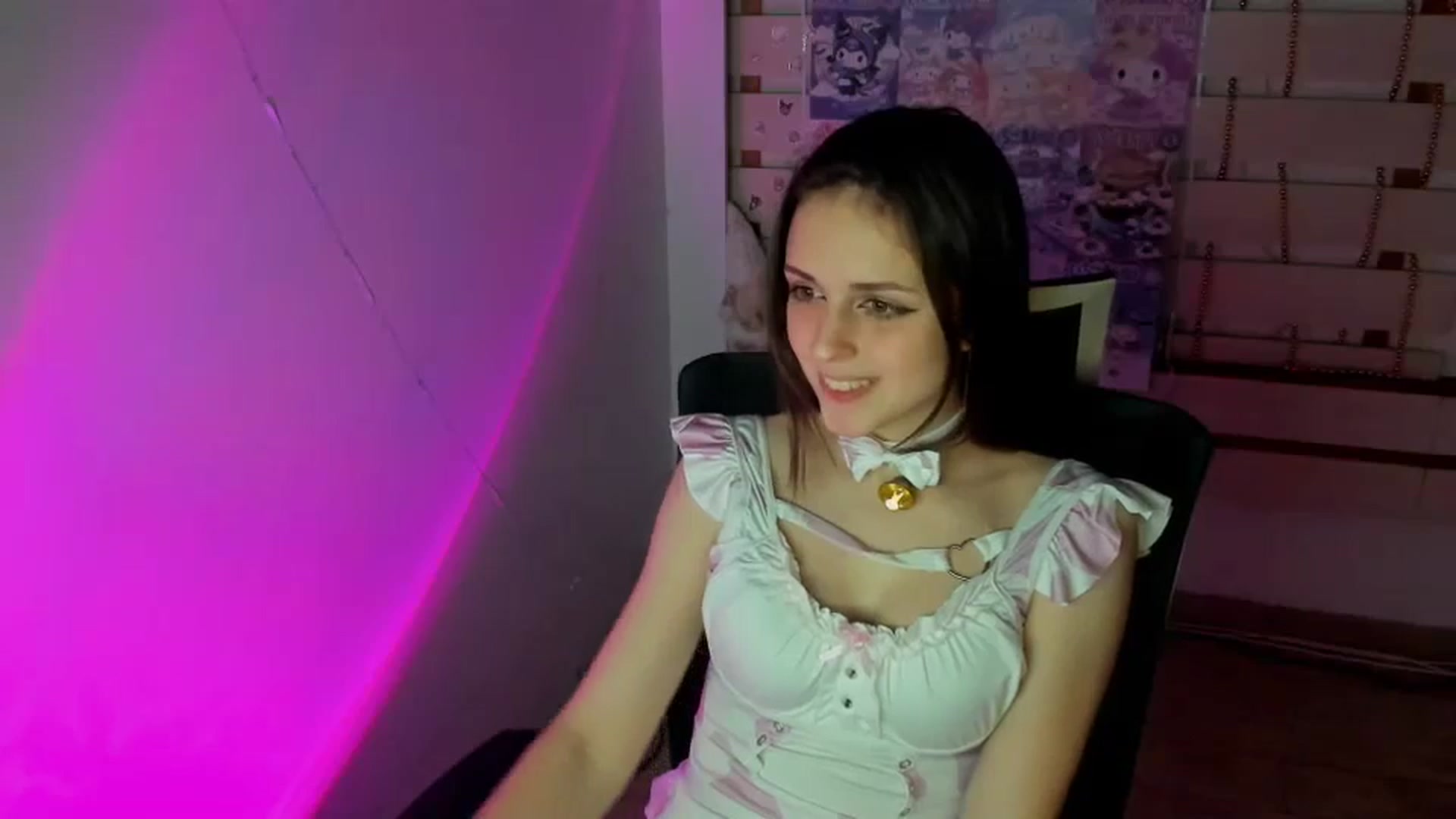 Gallery image thumbnail from Lurenn's myfreecams stream on, 05/05/2024, 24:42 image 7 of 20