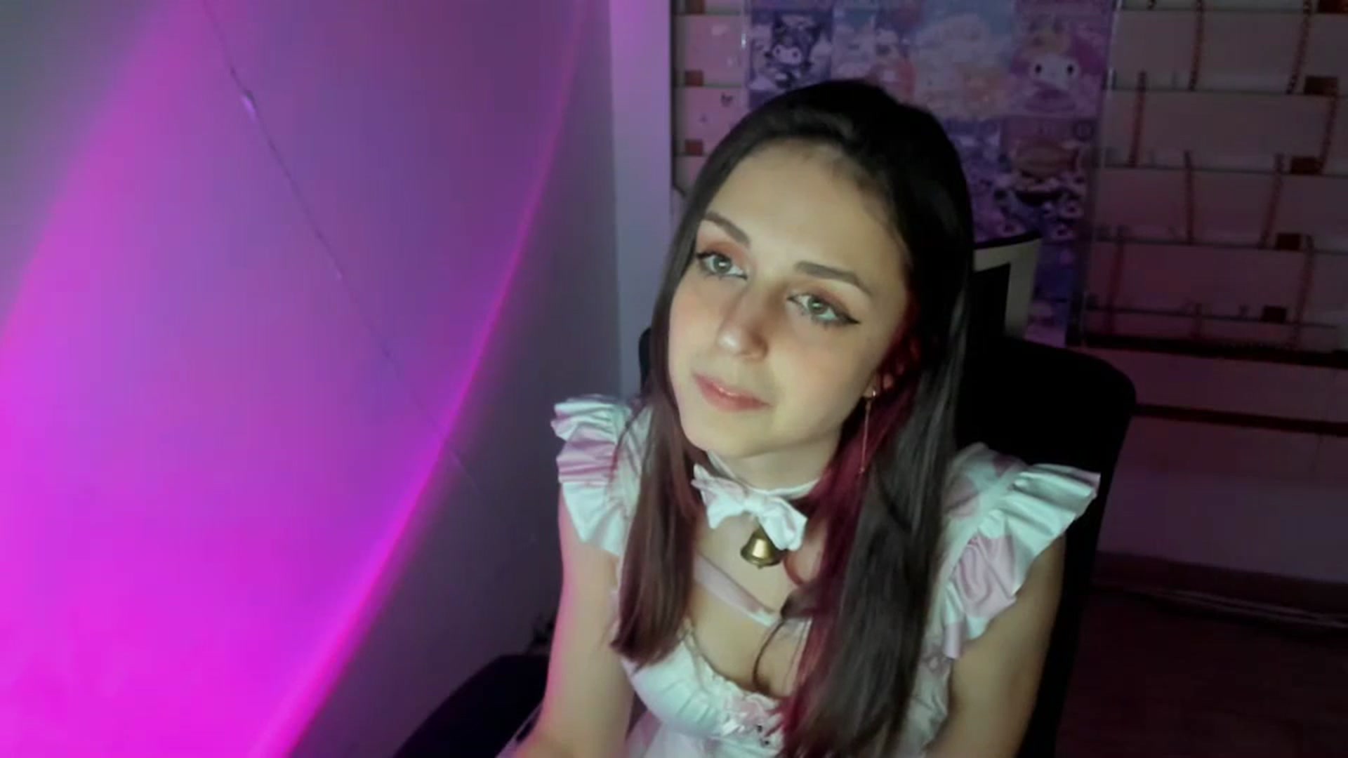 Gallery image thumbnail from Lurenn's myfreecams stream on, 05/05/2024, 24:42 image 12 of 20